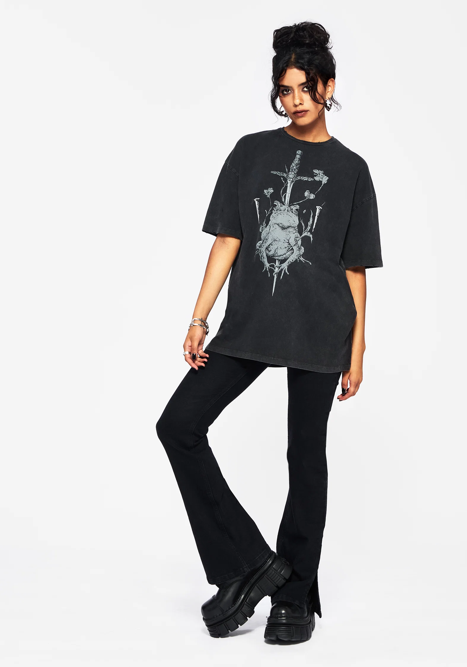 Anura Oversized Acid Wash Frog Graphic Print T-shirt - Image 4