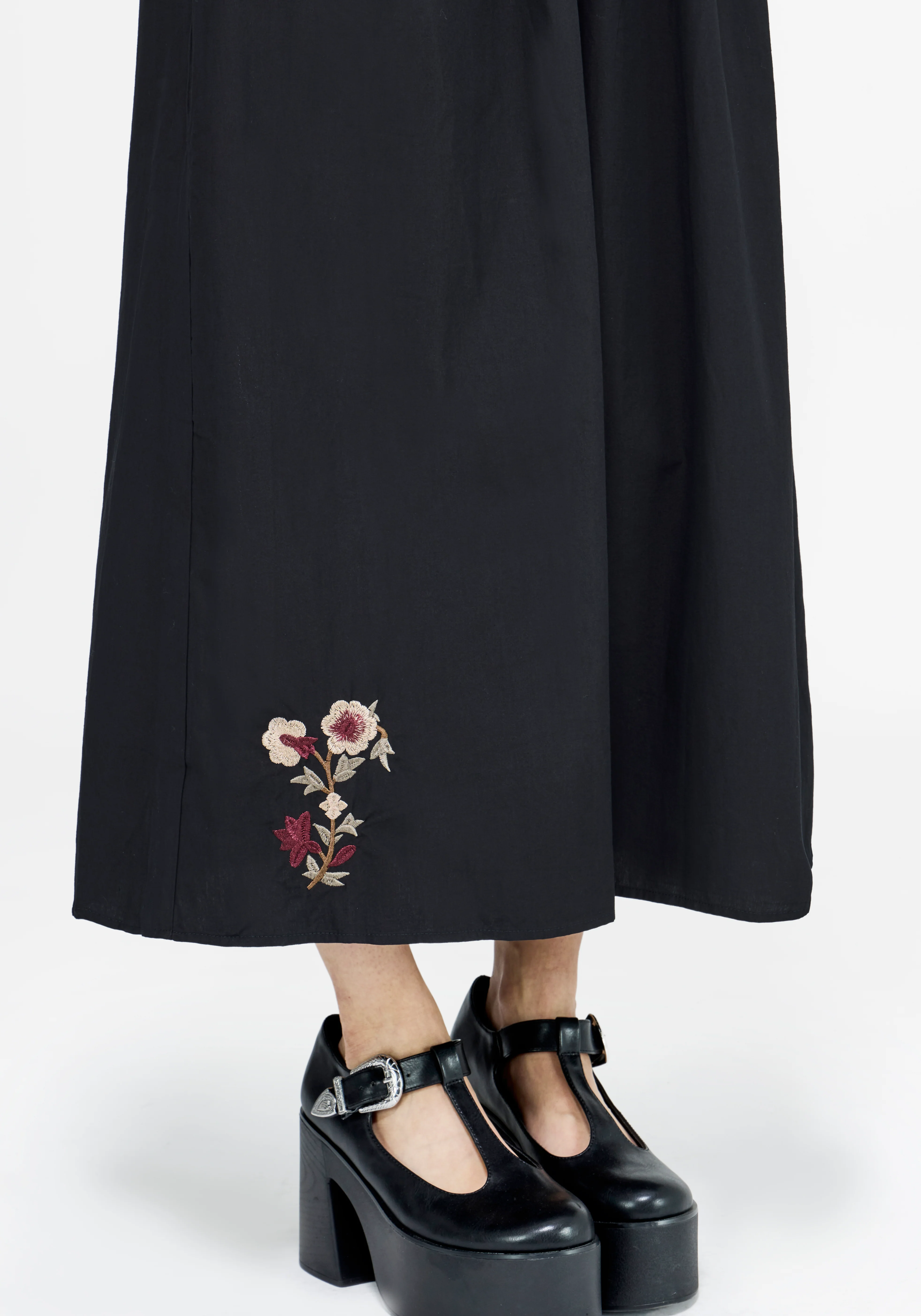 Arianwen Embroidered Puff Sleeve Midaxi Dress - Black - Image 4