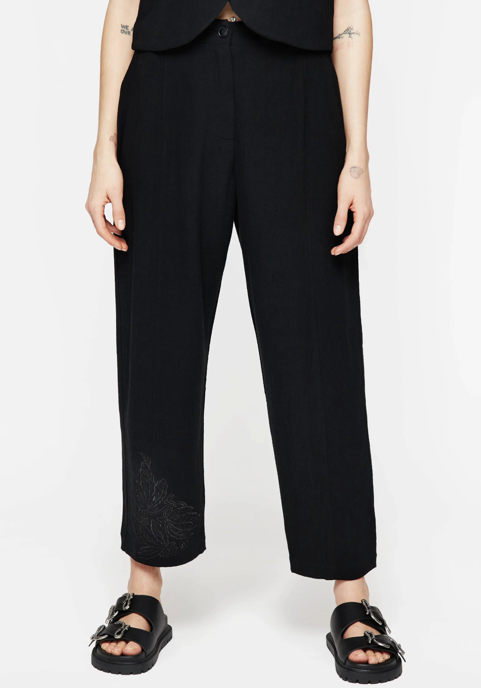Aya Embroidered Linen Blend Balloon Pants - Image 4