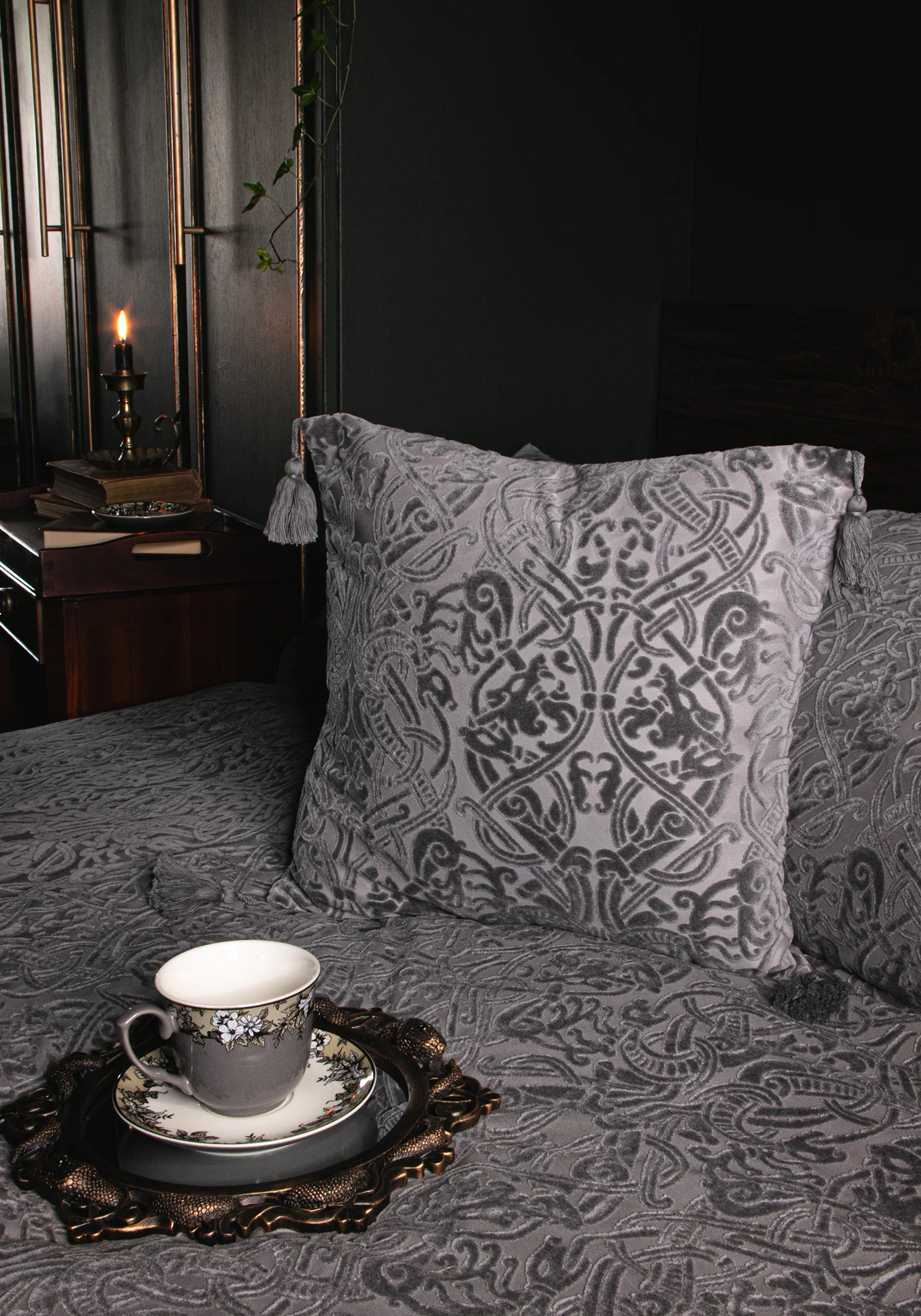 Branwyn Dragon Velvet Bedding (UK Double) - Image 5