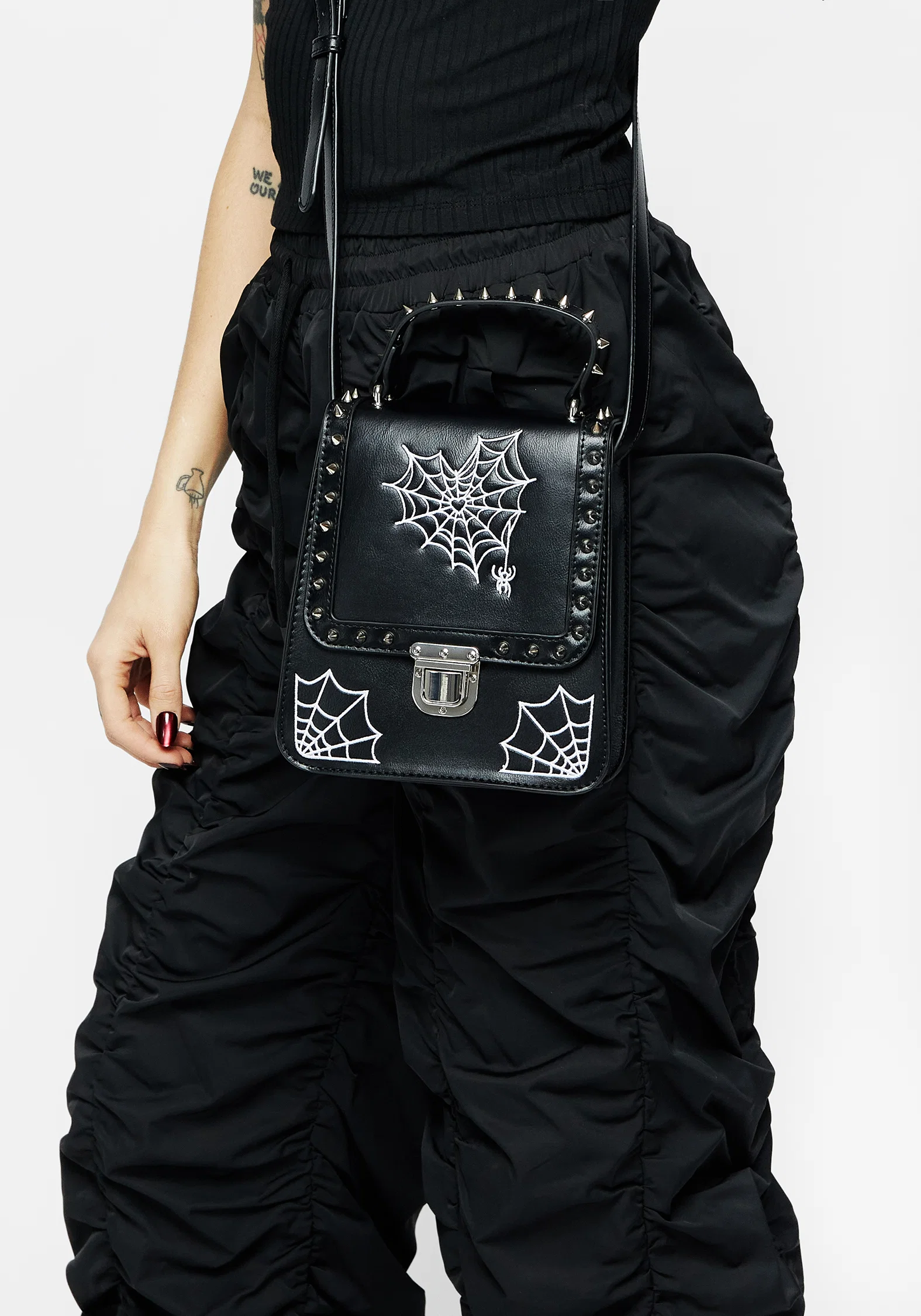 Catch Feelings Crossbody Satchel Bag - Black - Image 6