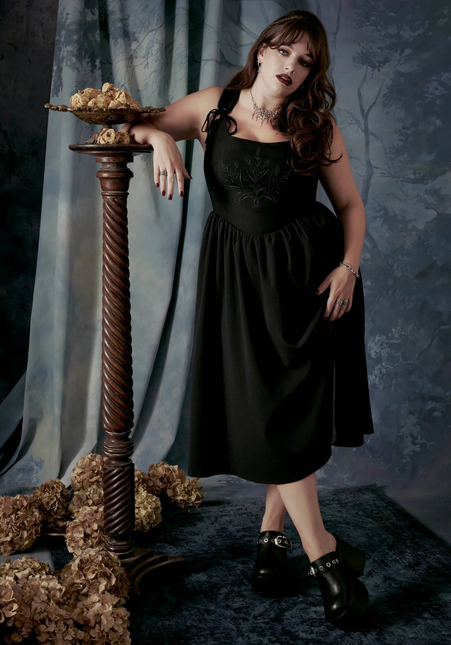 Cybele Embroidered Front Corset Bodice Midi Dress - Image 7