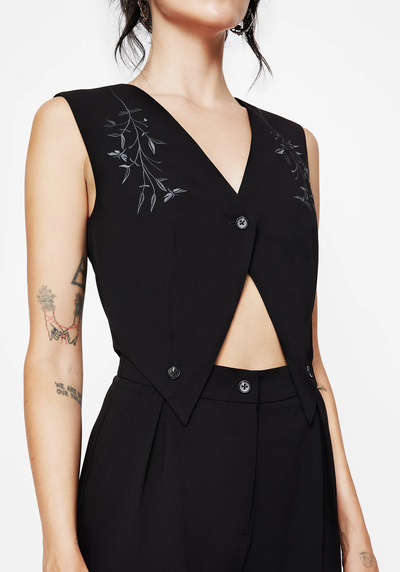 Damona Tailored Waistcoat and Trouser Set - Image 2