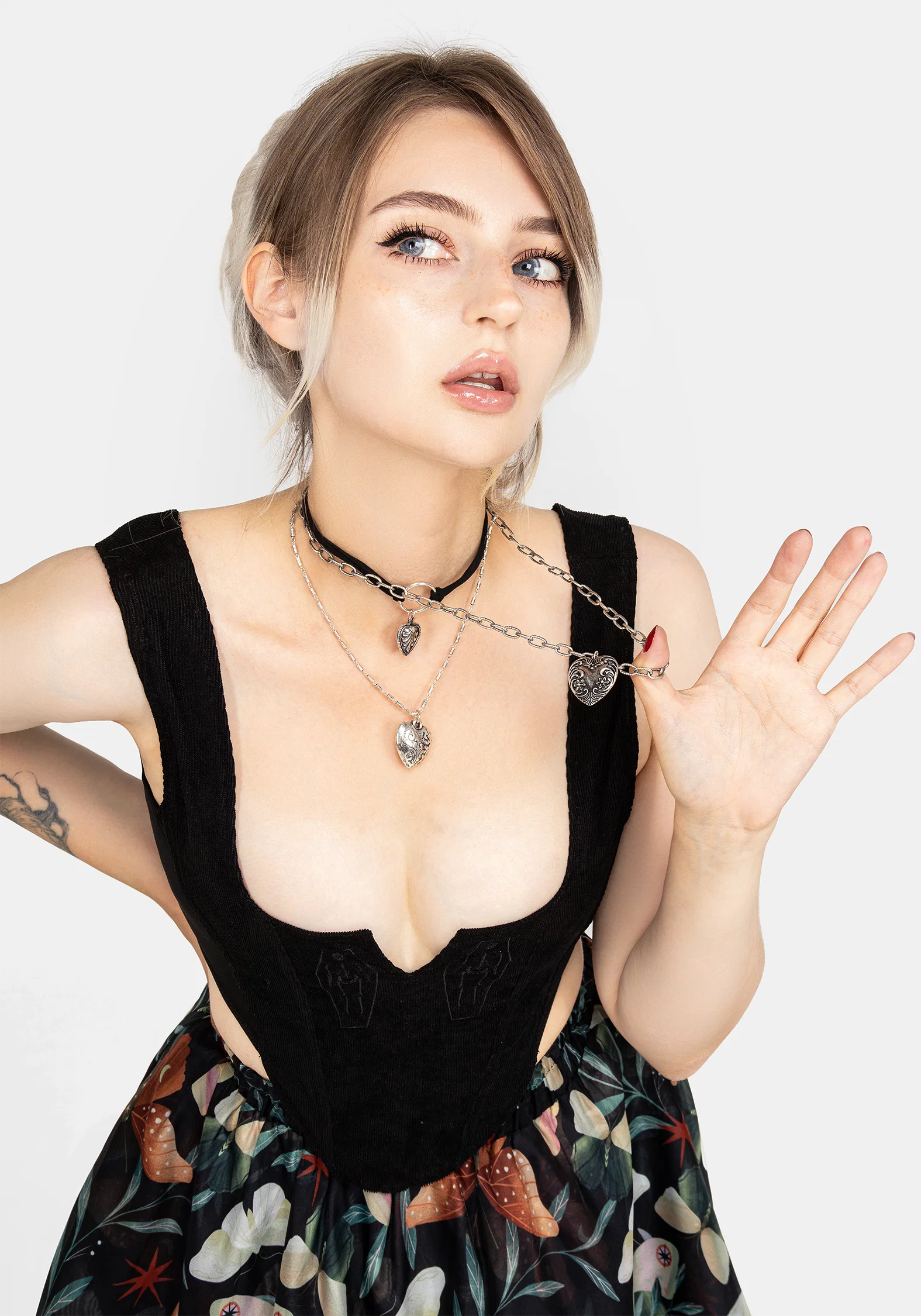 Deceiver Heart Layered Choker Necklace - Image 5