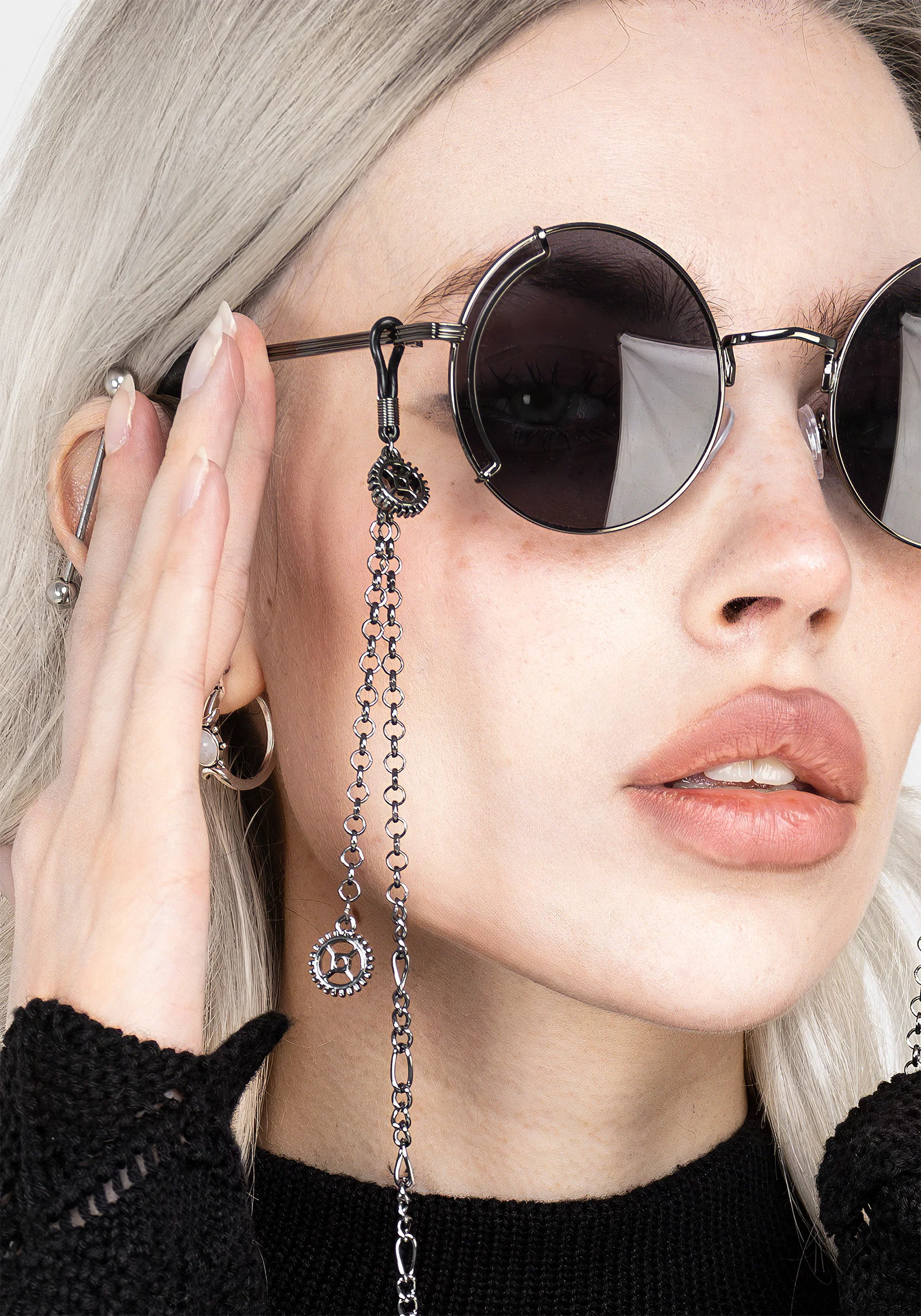 Emilie Round Sunglasses with Chain - Image 3