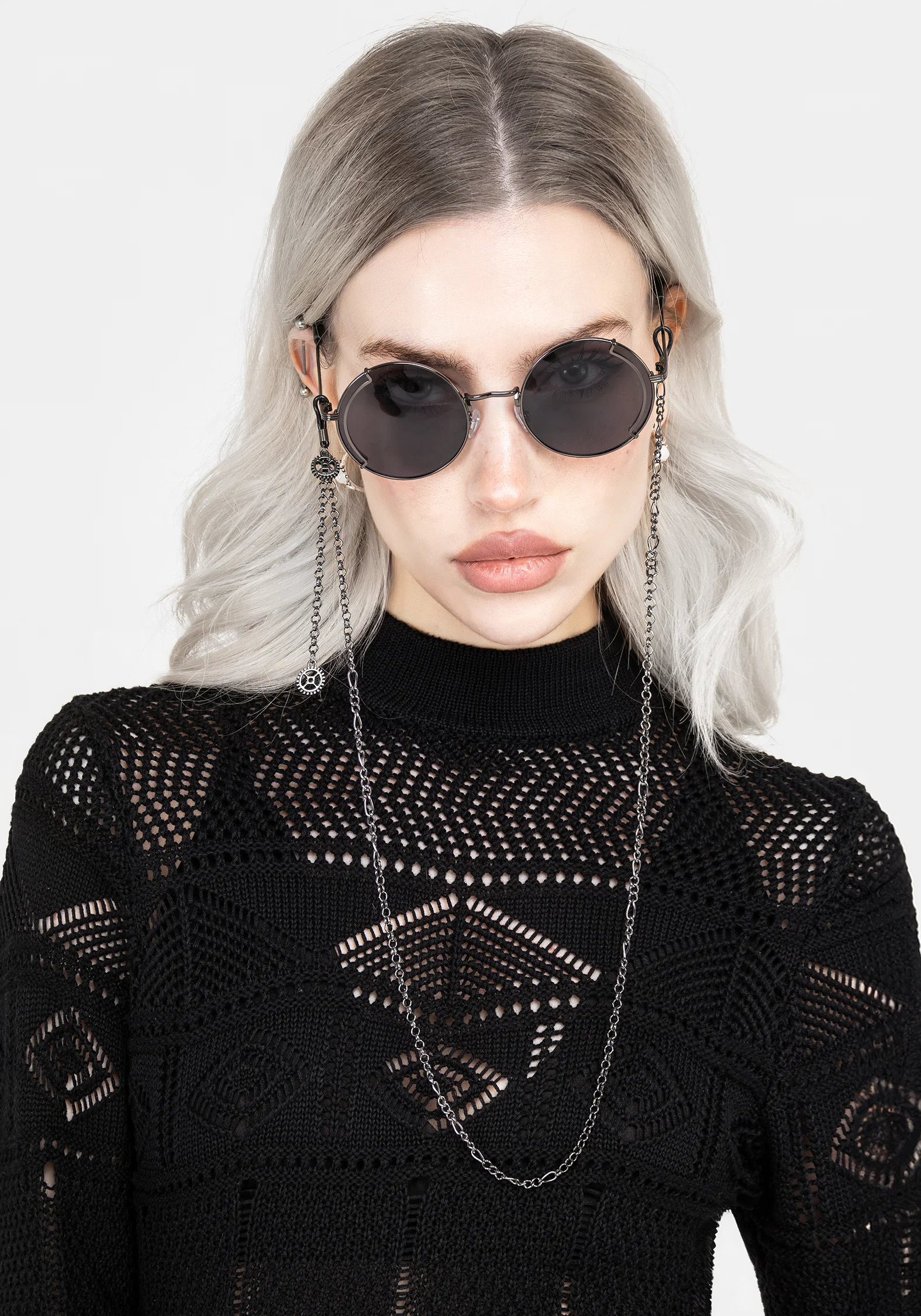 Emilie Round Sunglasses with Chain - Image 4