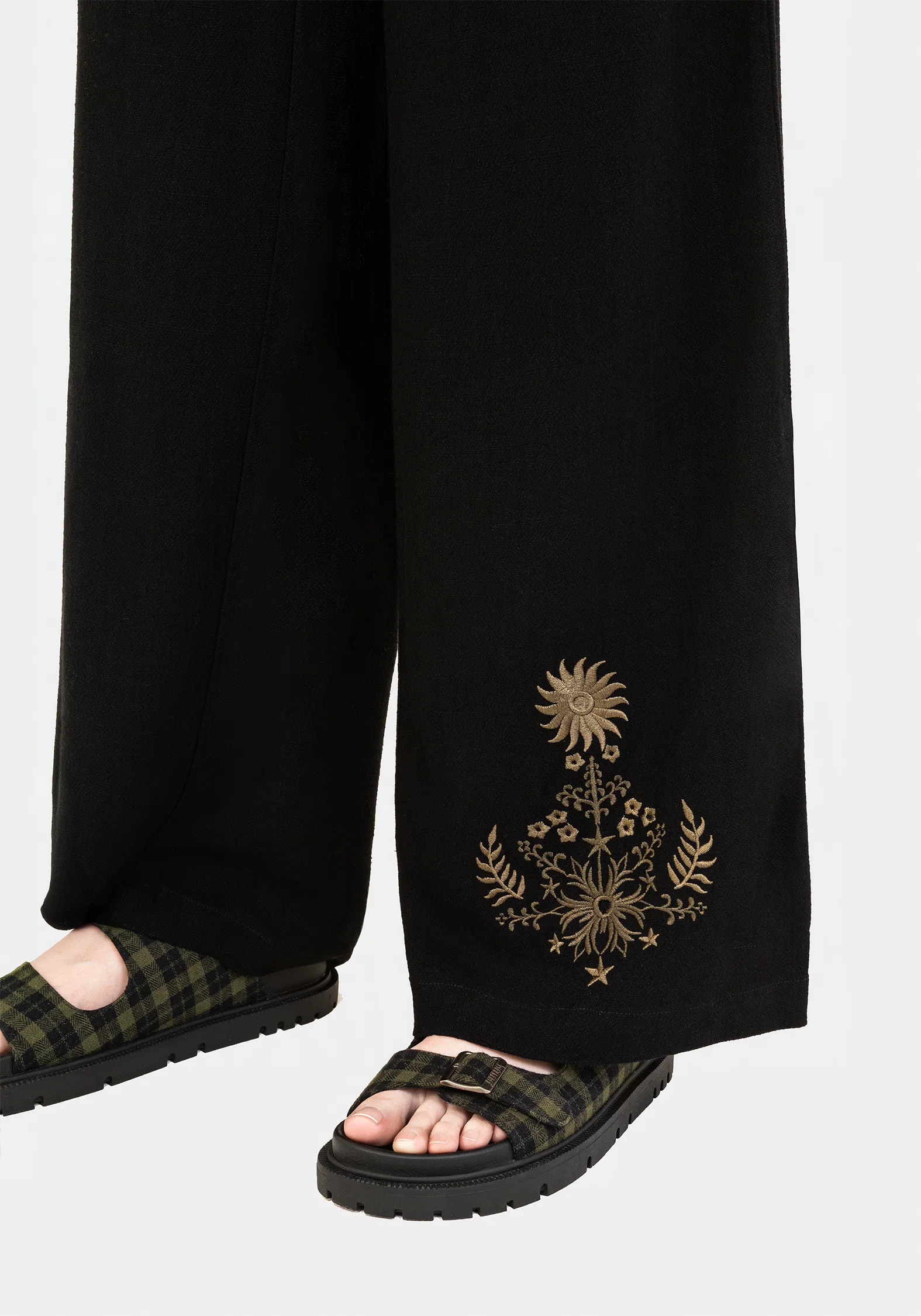 Foliate Linen-Blend Embroidered Wide Leg Trousers - Black - Image 5