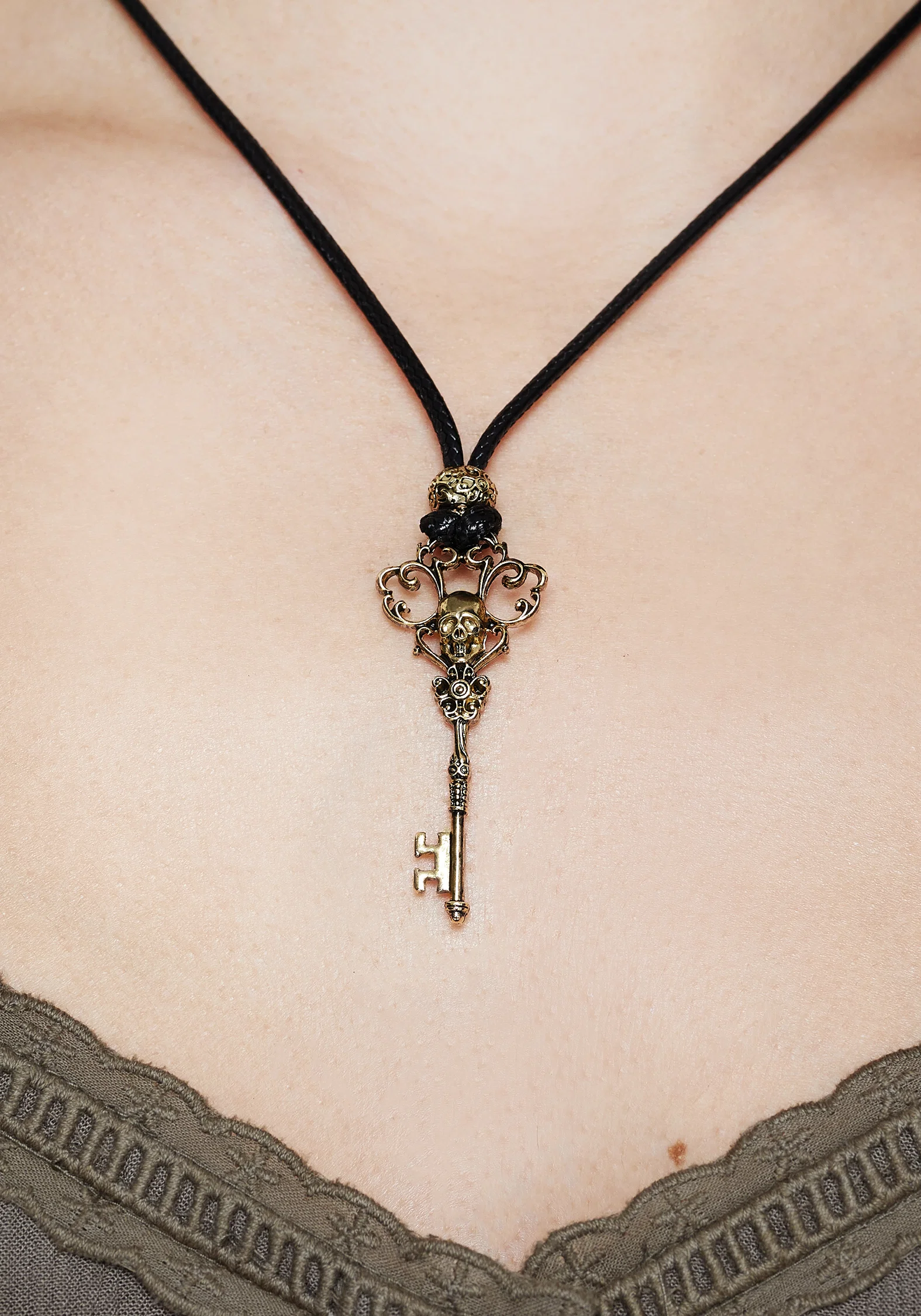 Genesta Skull Key Cord Necklace - Image 5