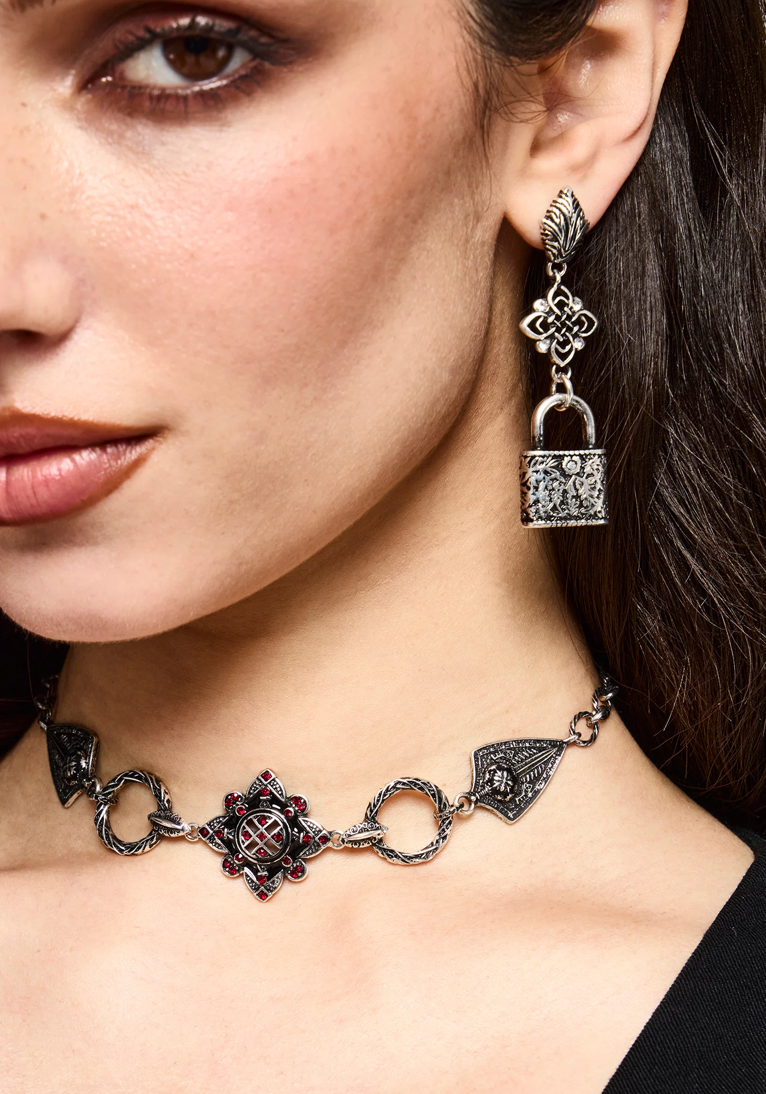 Gorthe Shield Oval Choker - Image 3