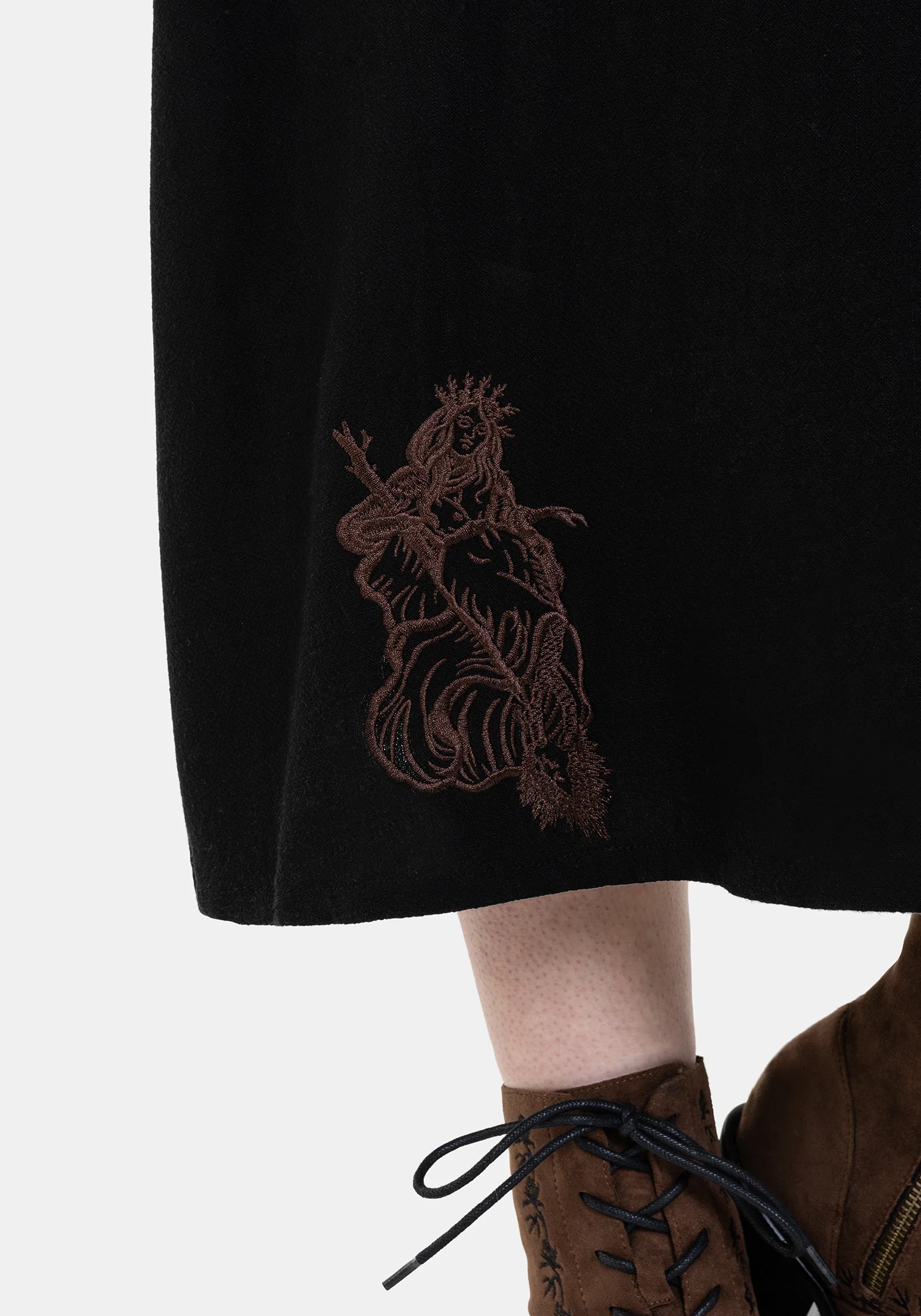 Hexborn Linen-Blend Baba Yaga Embroidered Midi Dress - Image 5