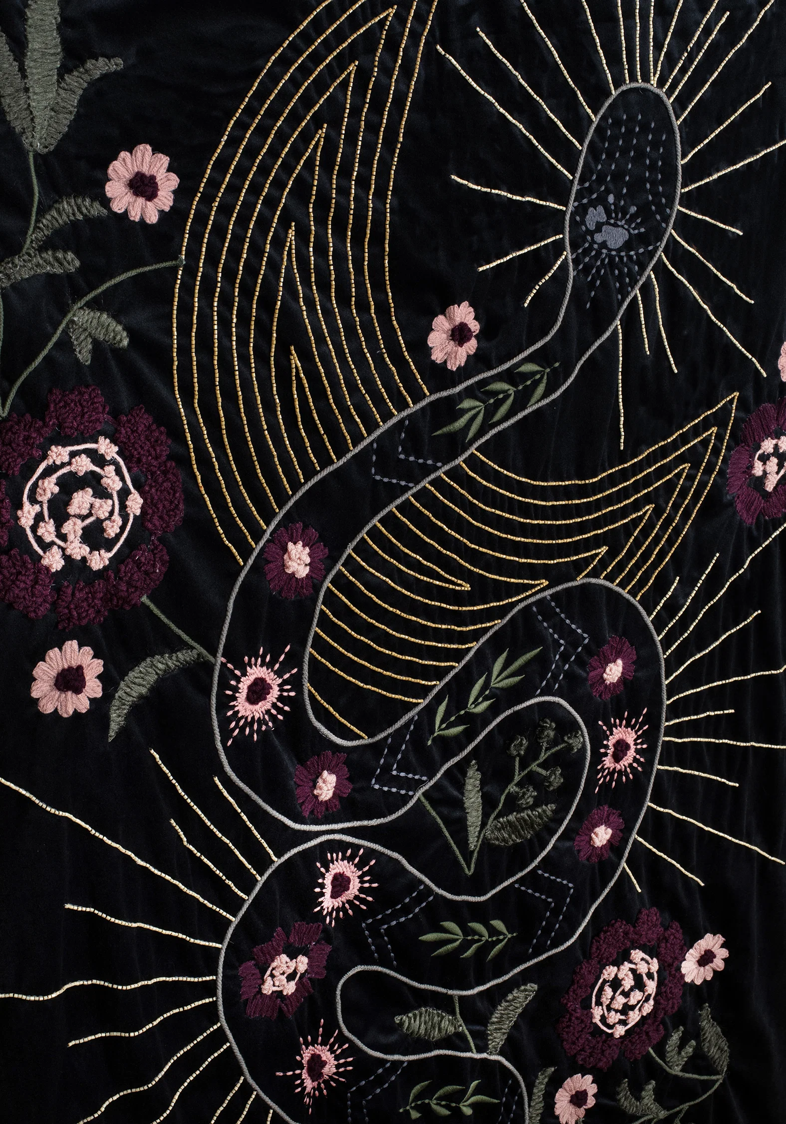 Kobra Embroidered Snake Blanket - Image 3