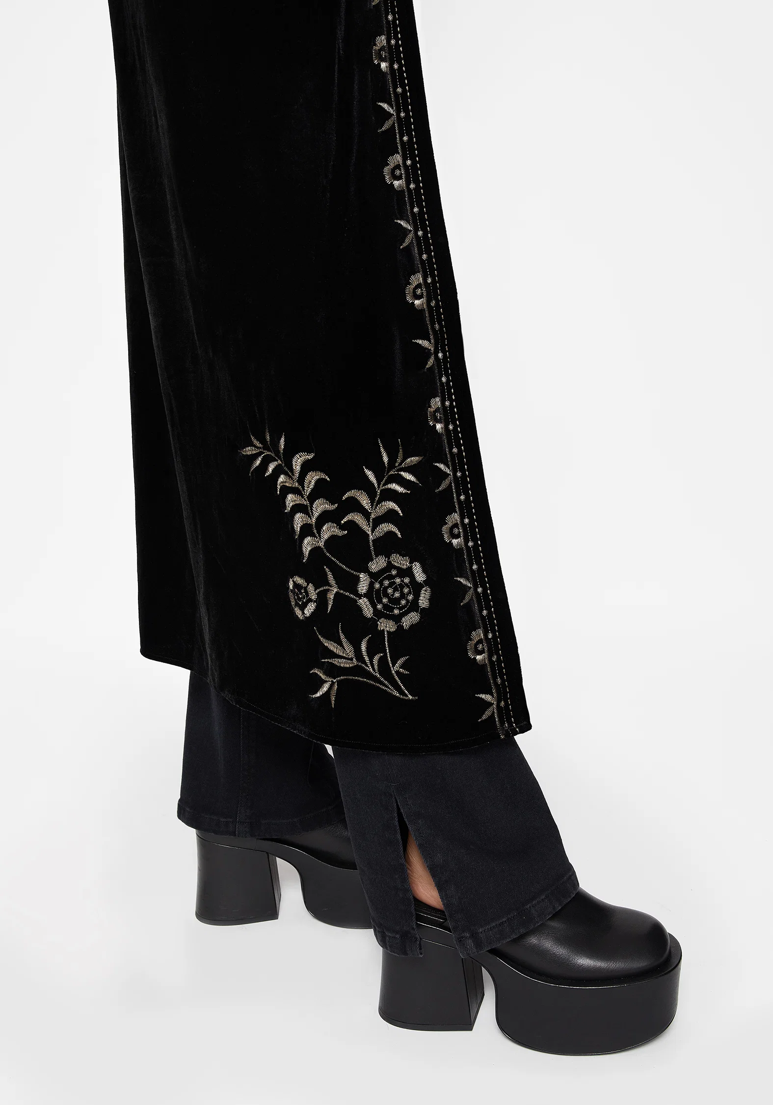 Kobra Velvet Snake Embroidered Longline Kimono - Image 5