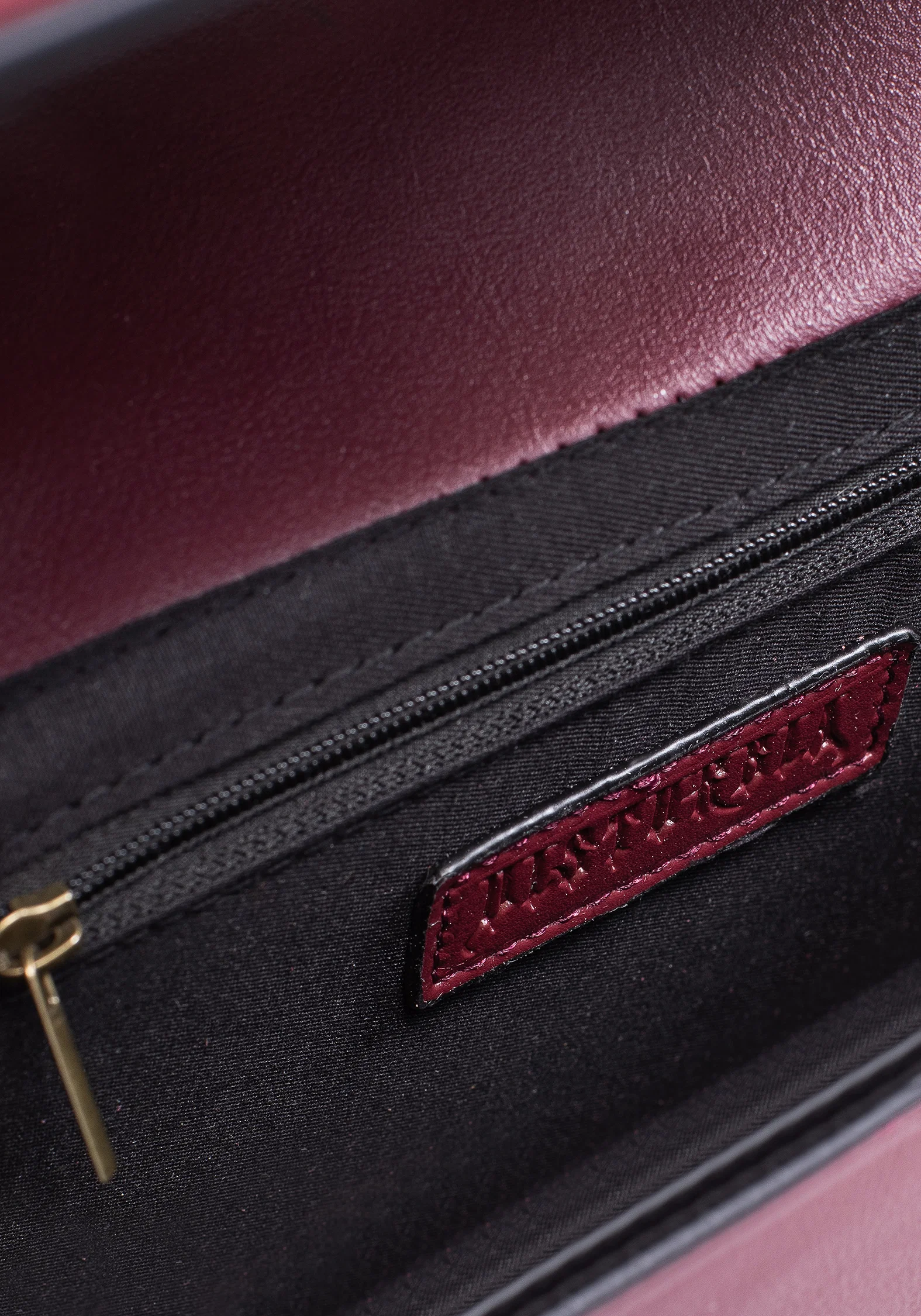 Lovers Embroidered Crossbody Clutch Bag - Image 3