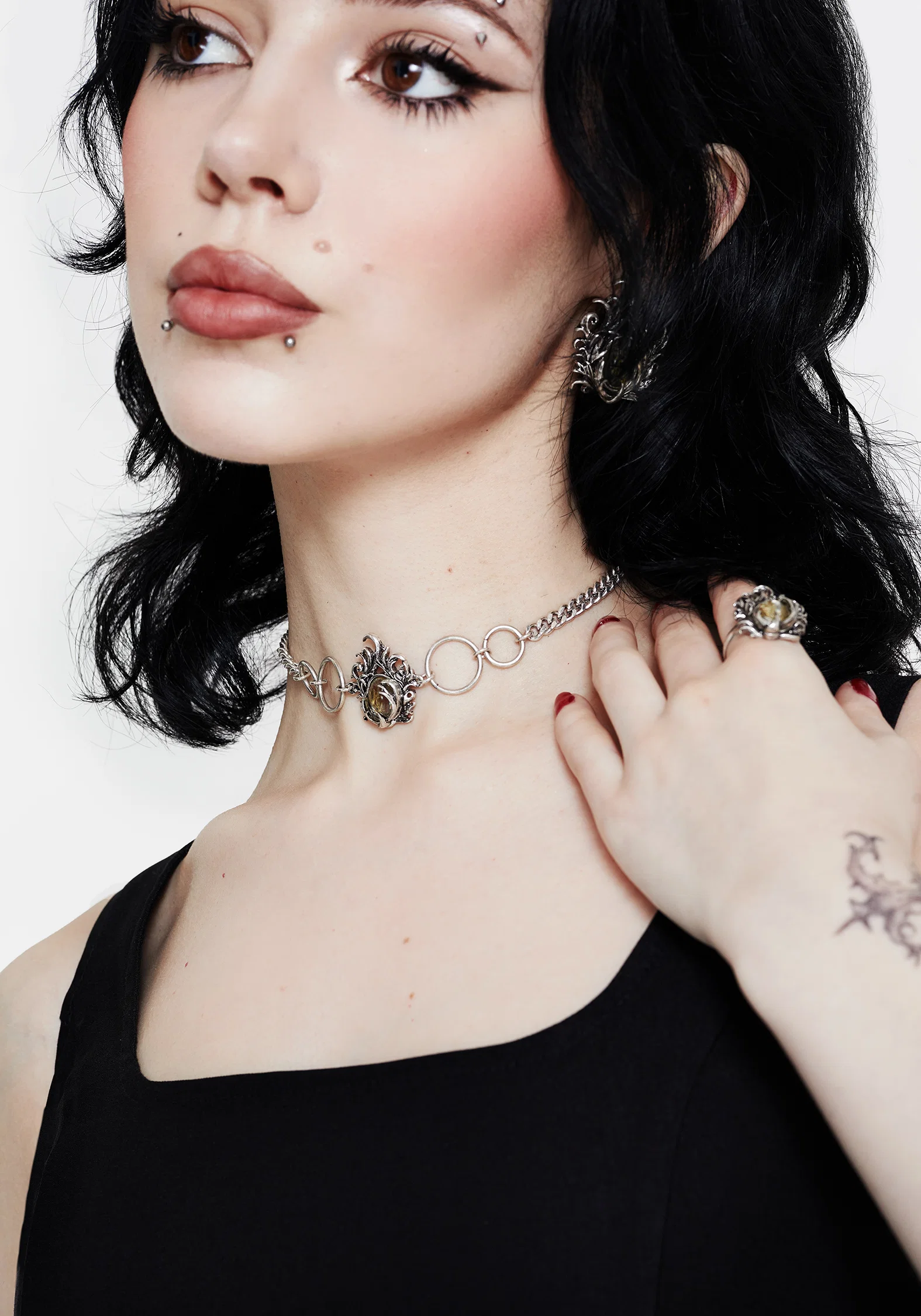 Marte Trapped Flower Choker - Image 6