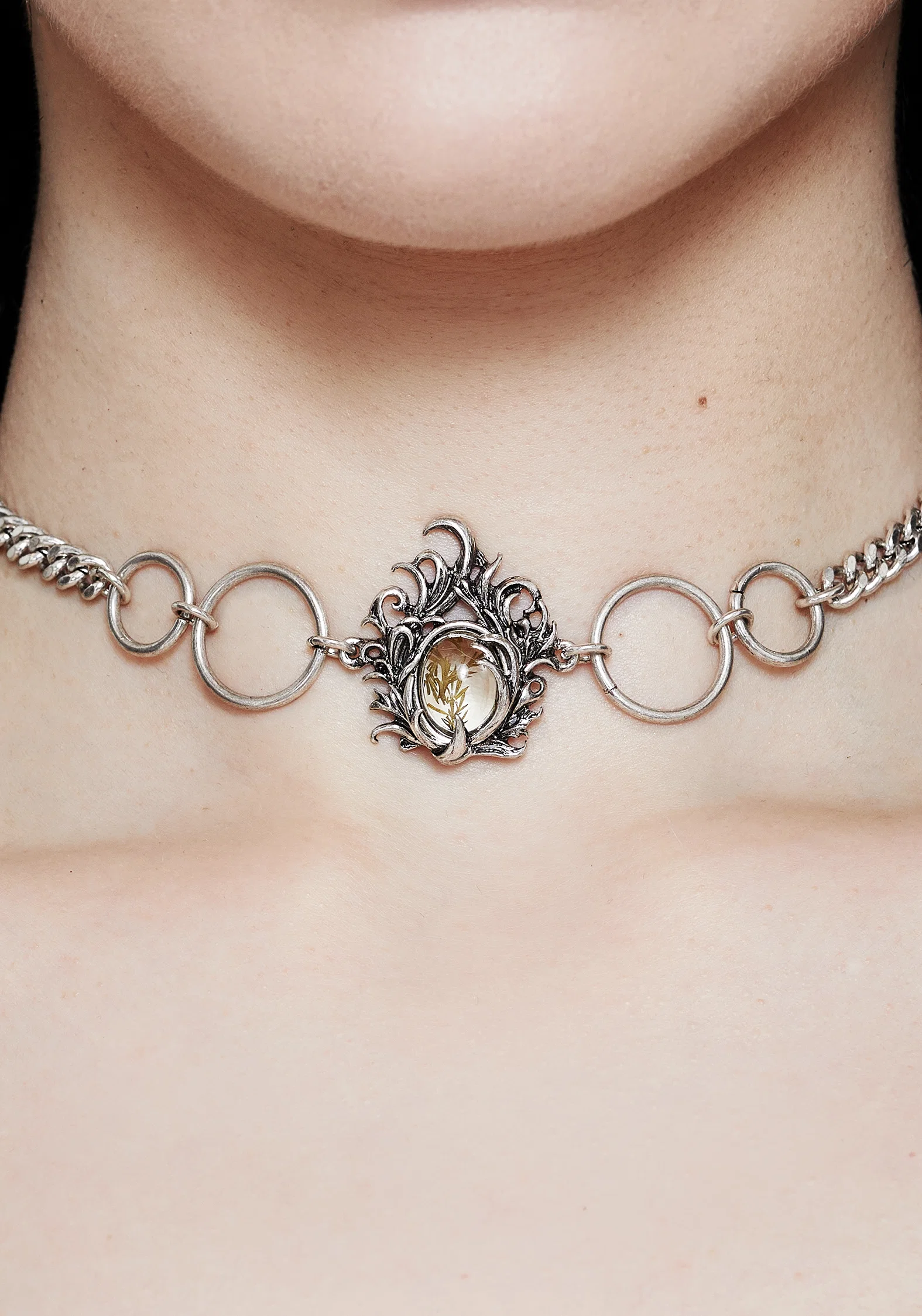 Marte Trapped Flower Choker - Image 7