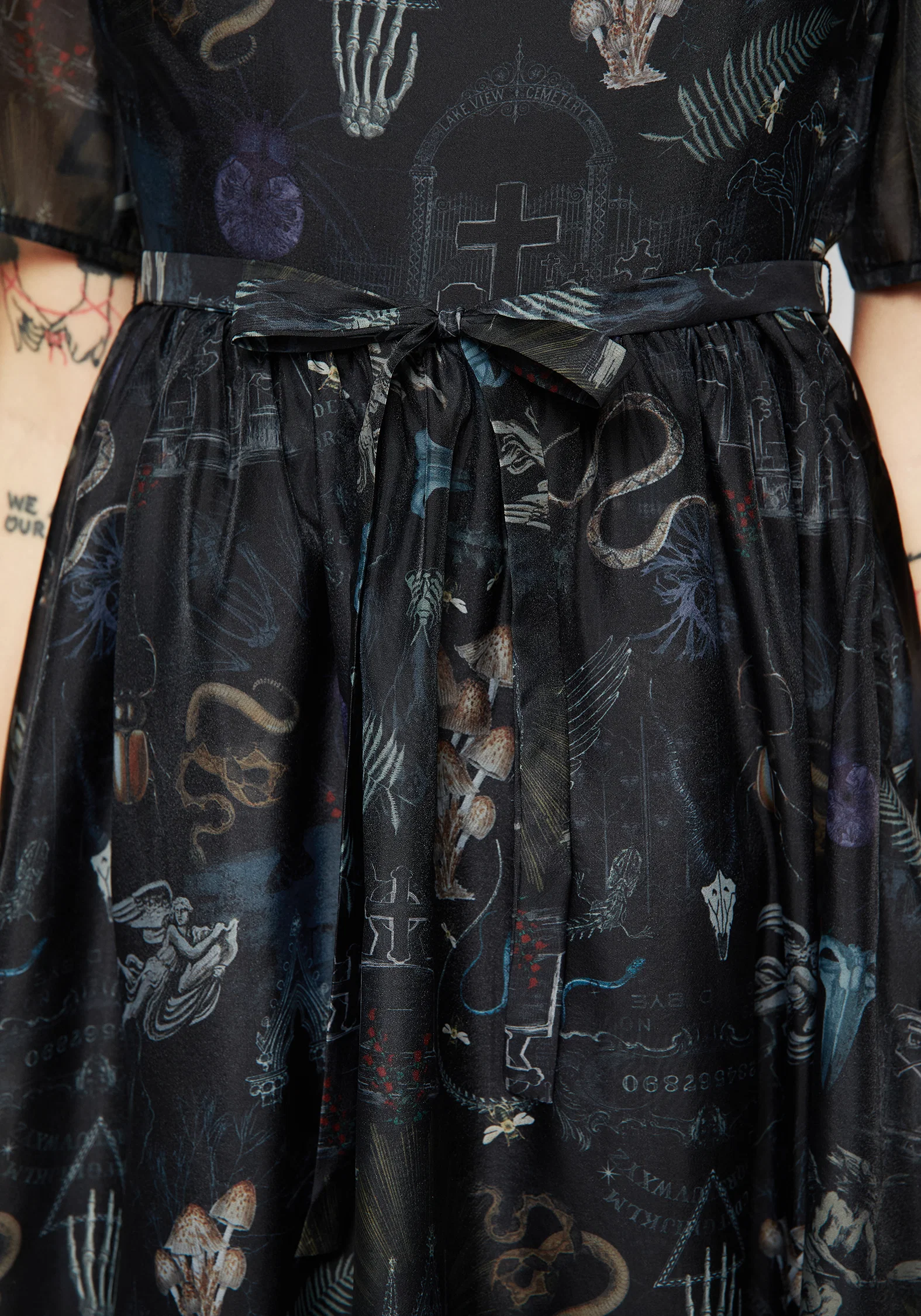 Maudeline Victoriana Print Layered Organza Midaxi Dress - Image 2