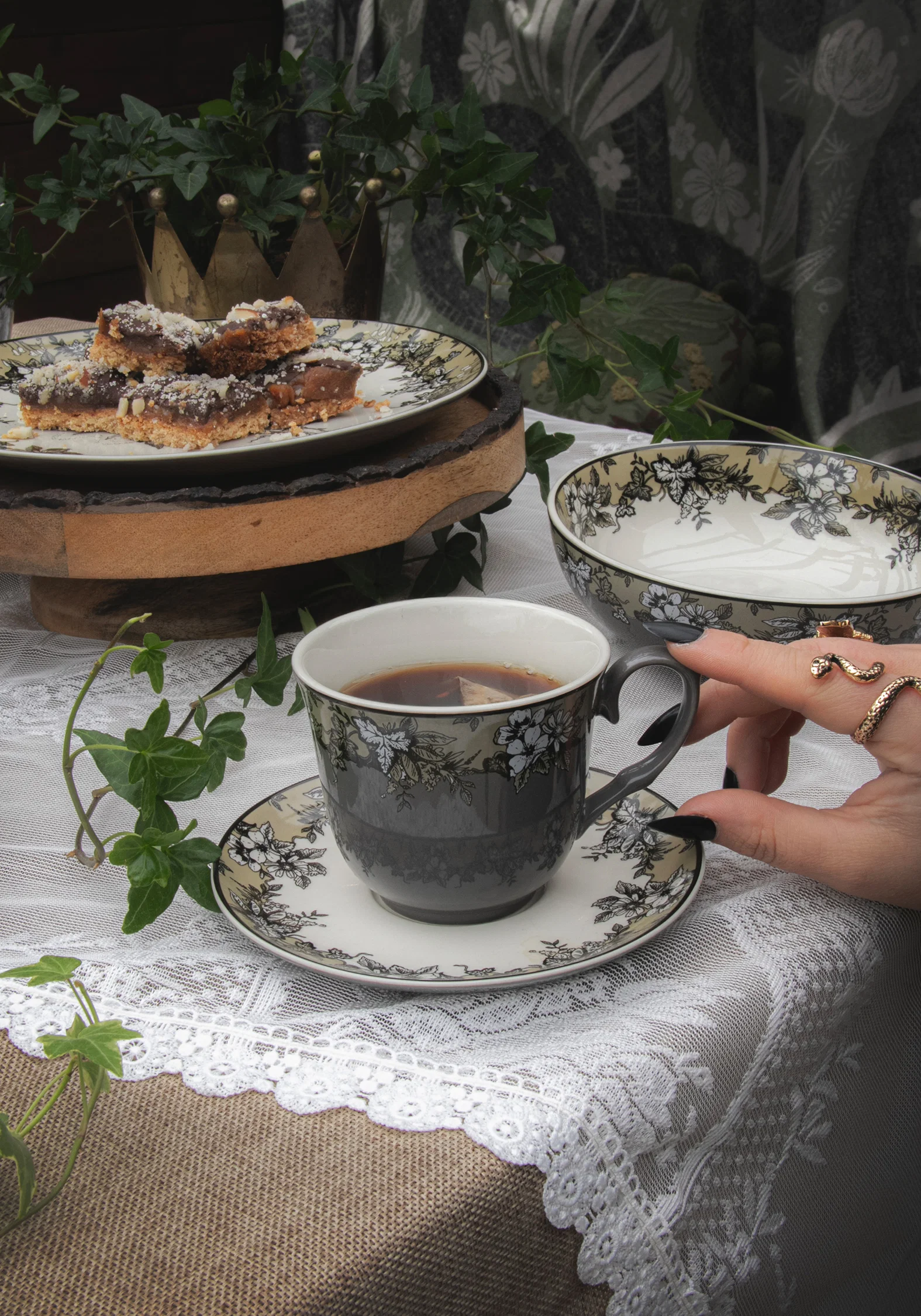 Maypole Cup and Saucer Set - Image 2