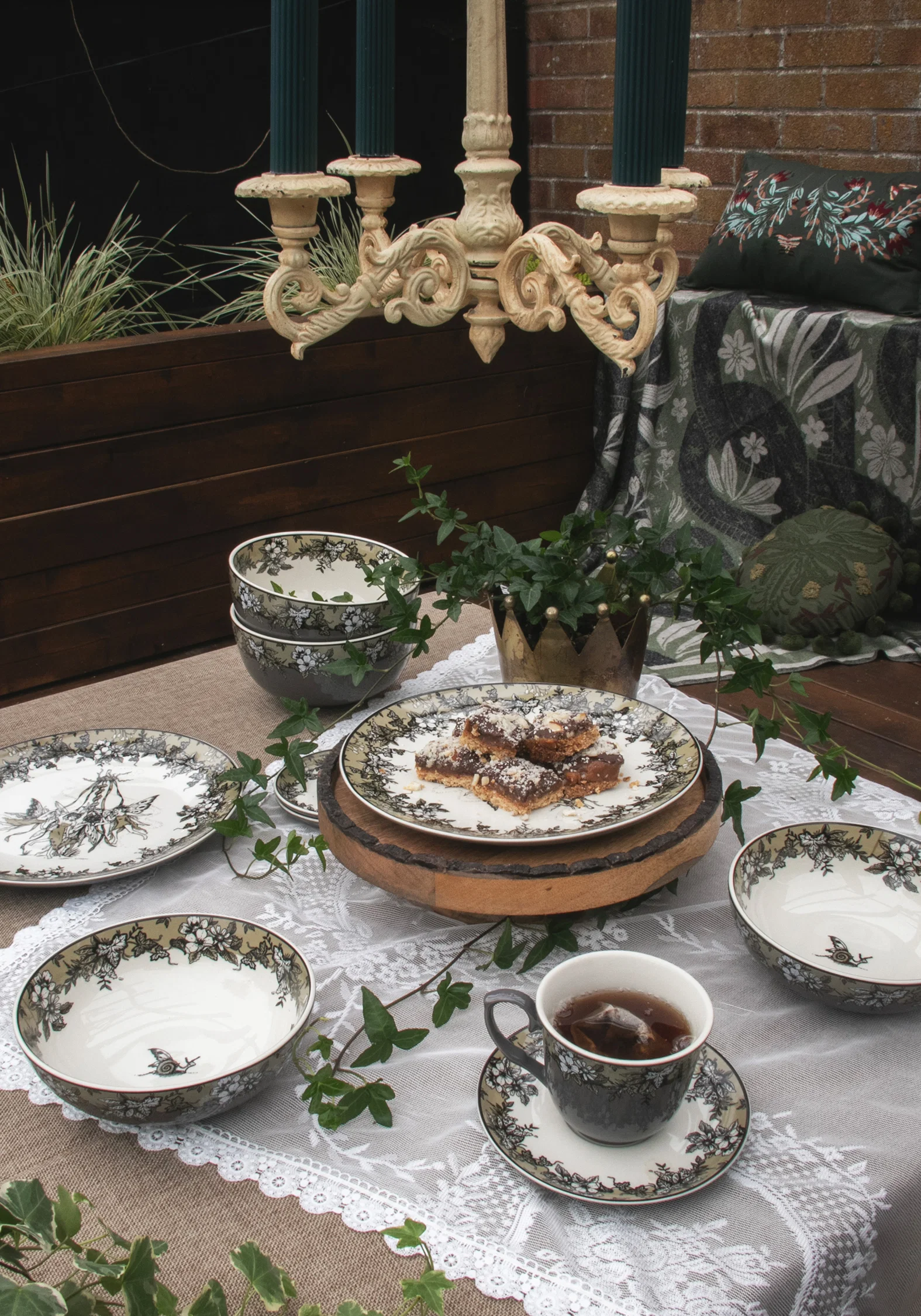 Maypole Cup and Saucer Set - Image 7