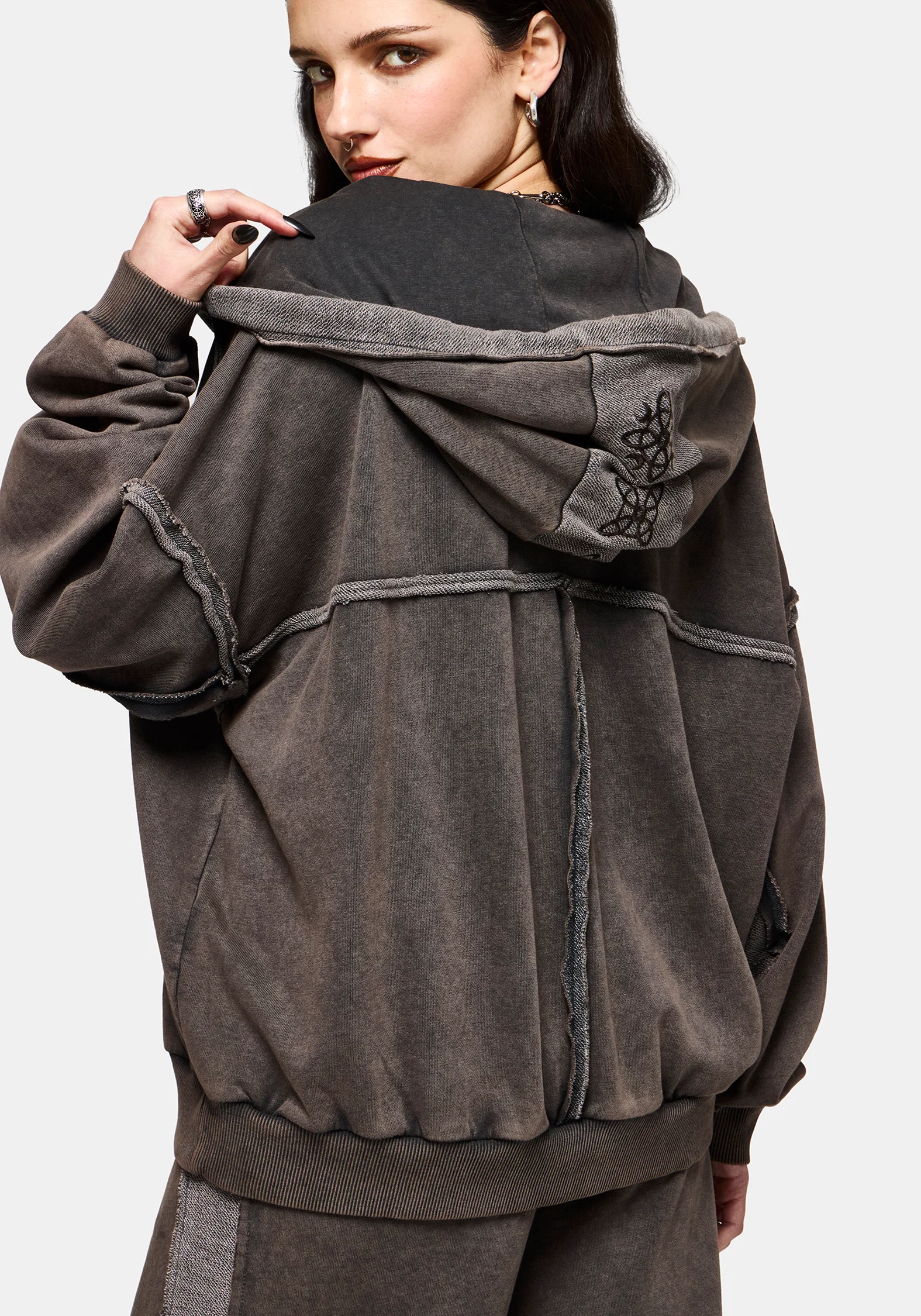 Mio Witches Knot Distressed Seam Hoody - Image 7