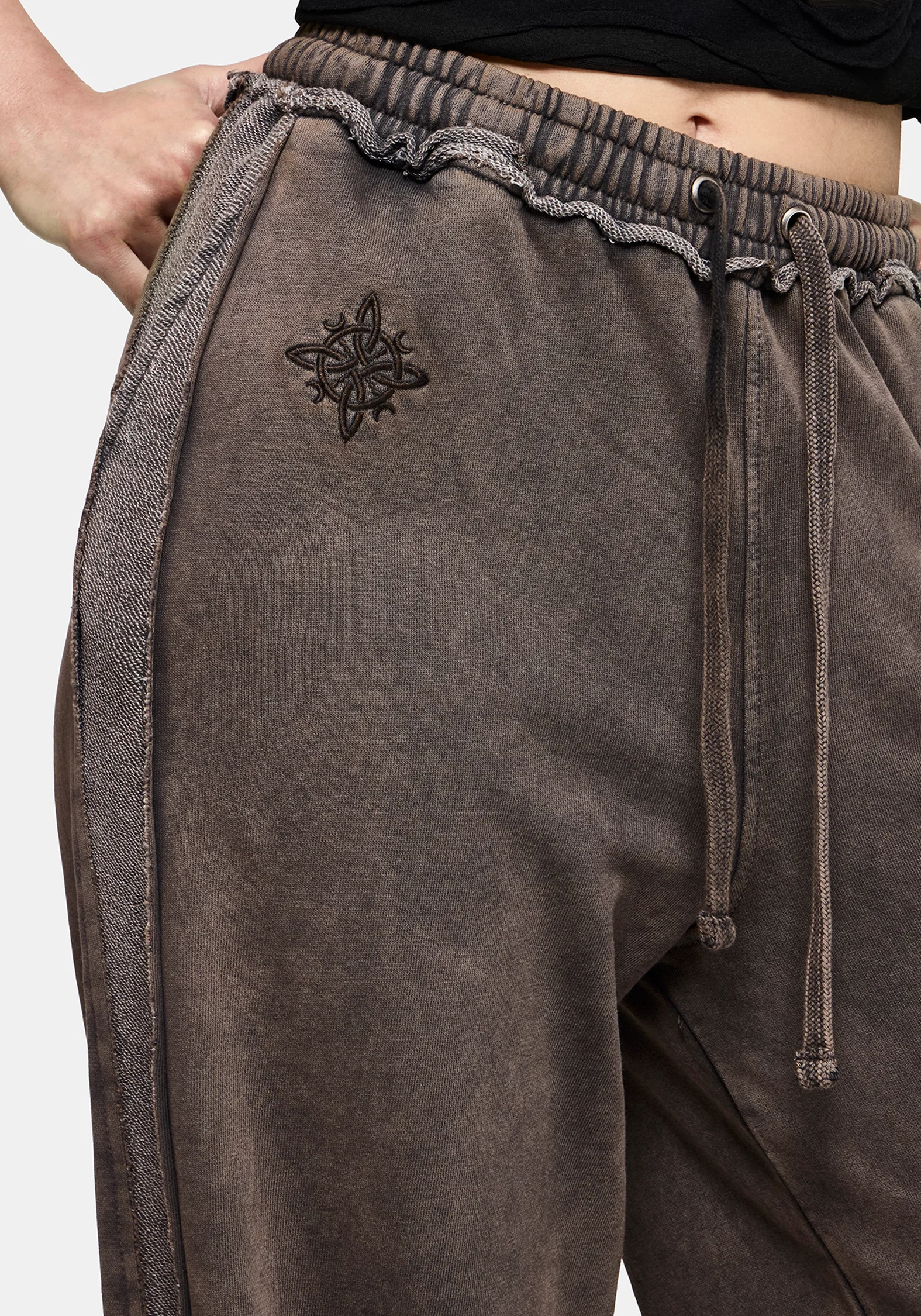 Mio Witches Knot Distressed Seam Jogger - Image 2