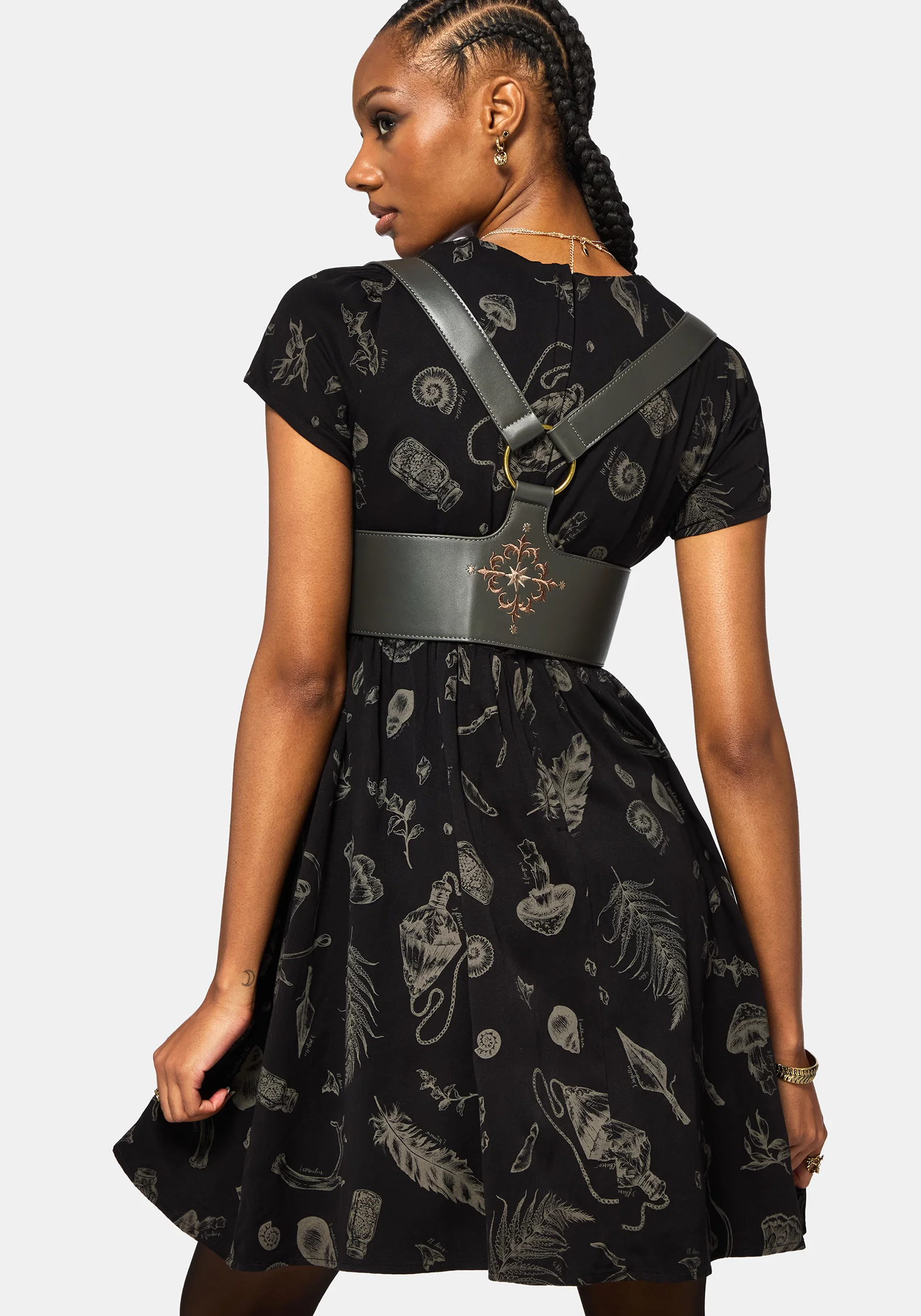 Nyelle Witch Embroidered Harness - Image 4
