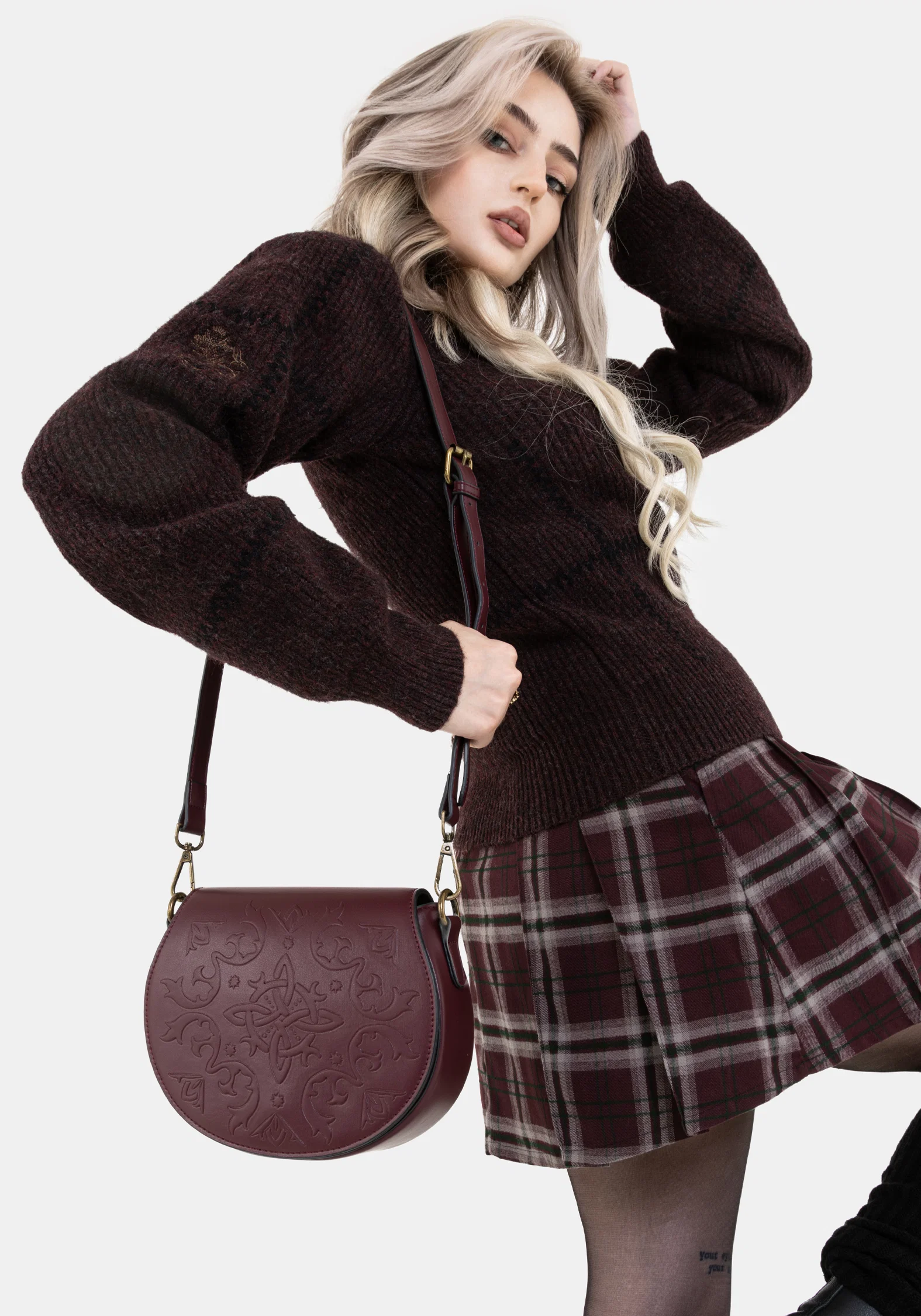 Nyelle Witches Knot Debossed Circle Bag - Image 7
