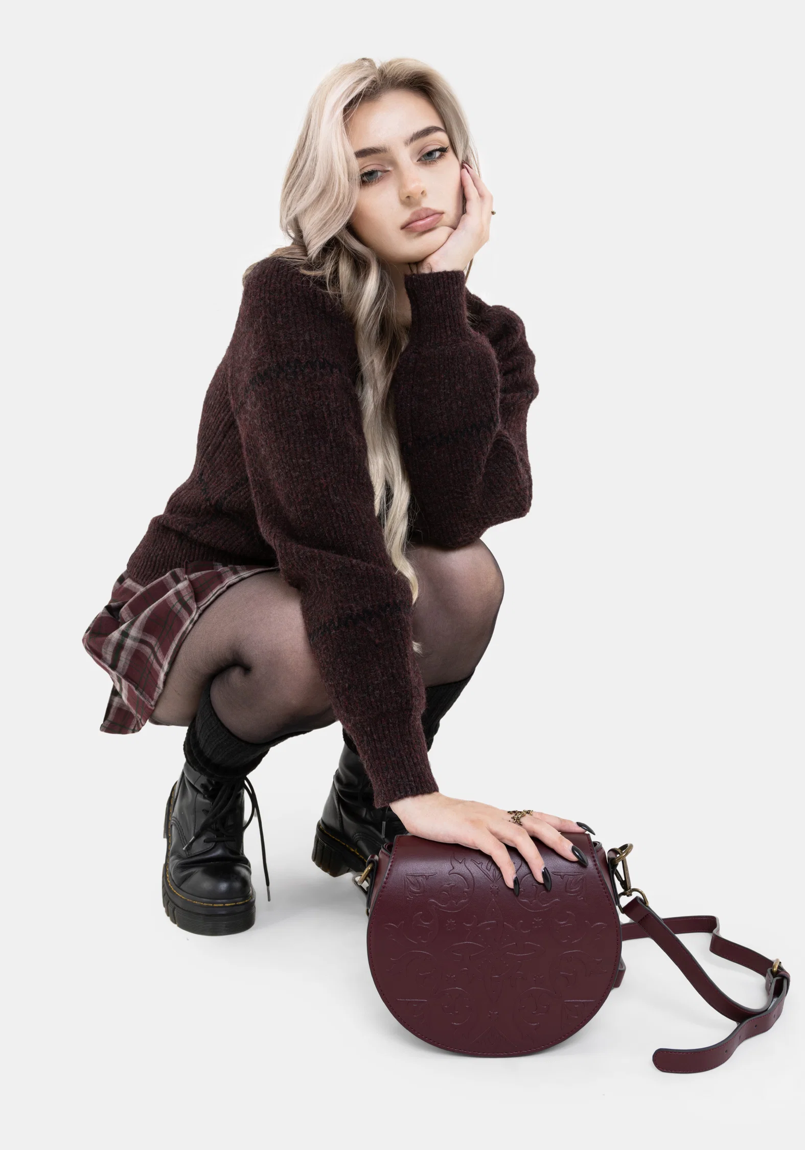 Nyelle Witches Knot Debossed Circle Bag - Image 9