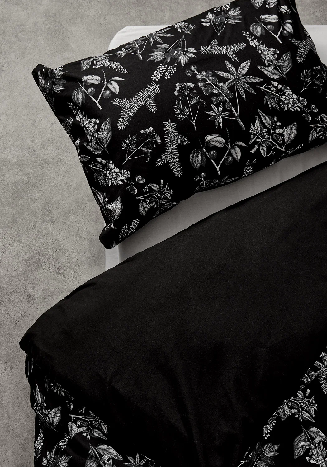 Poisonous Plants Bedding Set (Double) - Image 4