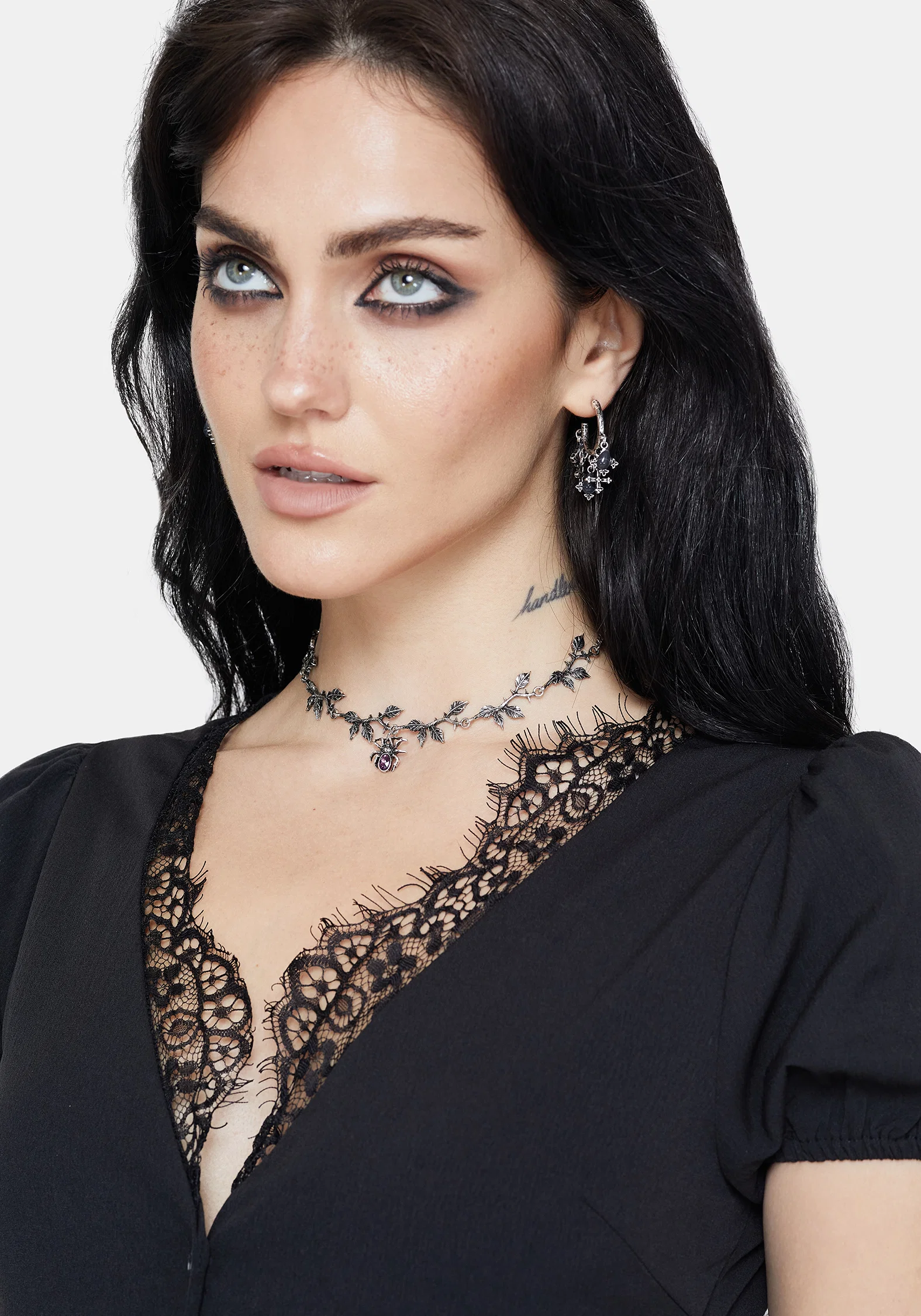 Rosethorn Spider Choker - Image 3