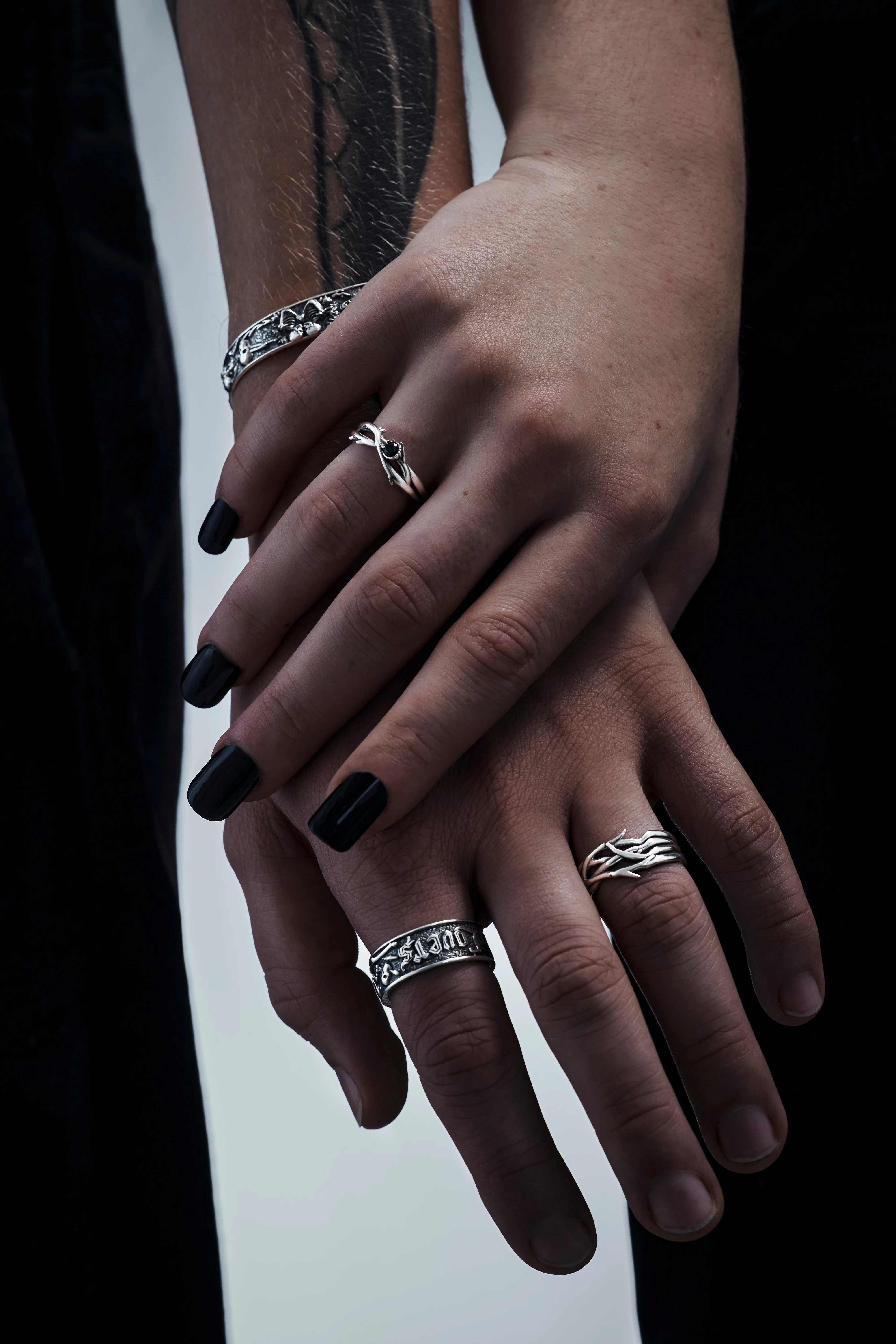 Rosethorn Sterling Silver Black Spinel Band - 9mm - Image 4