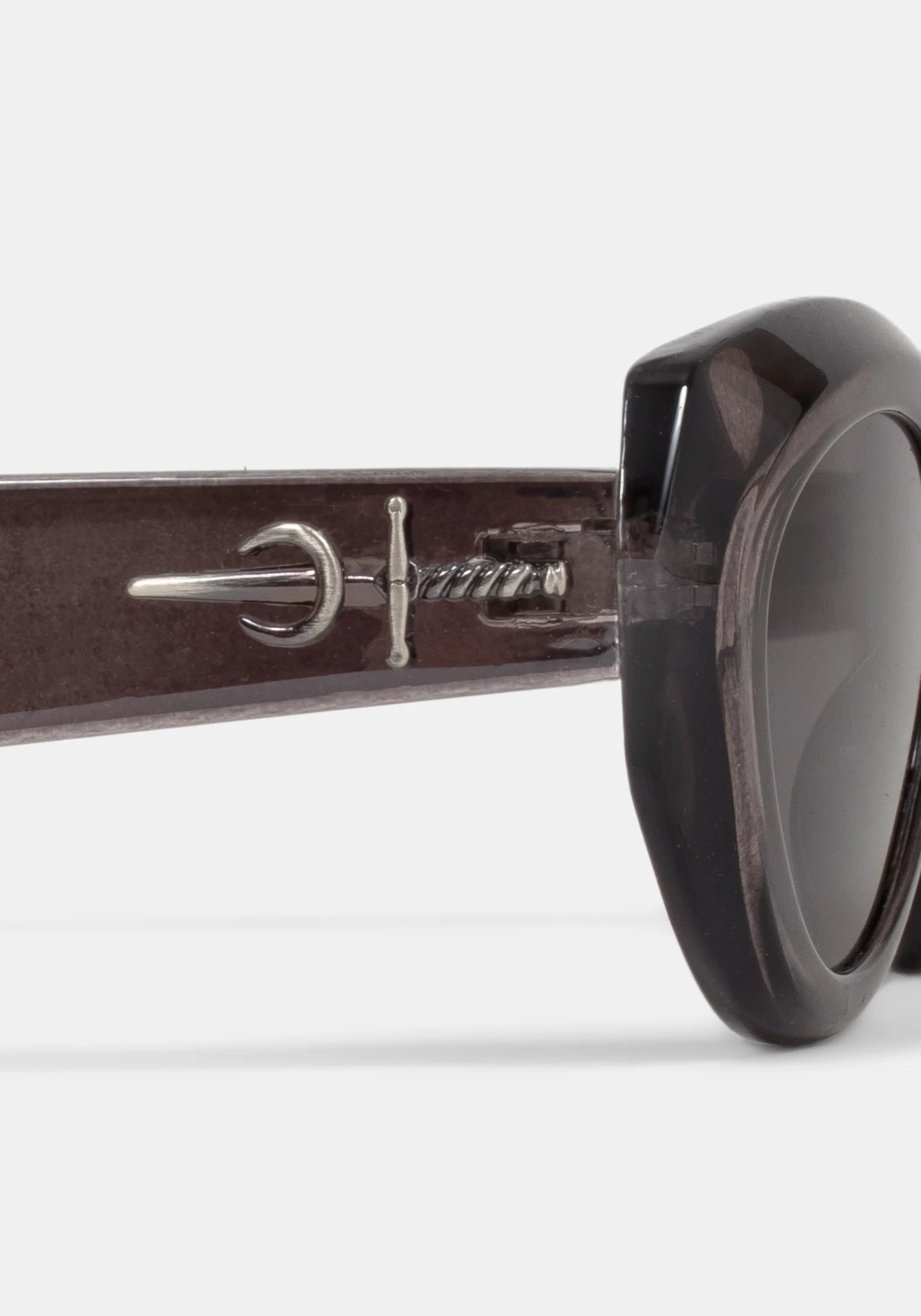 Sabre Dagger Oval Sunglasses - Image 2