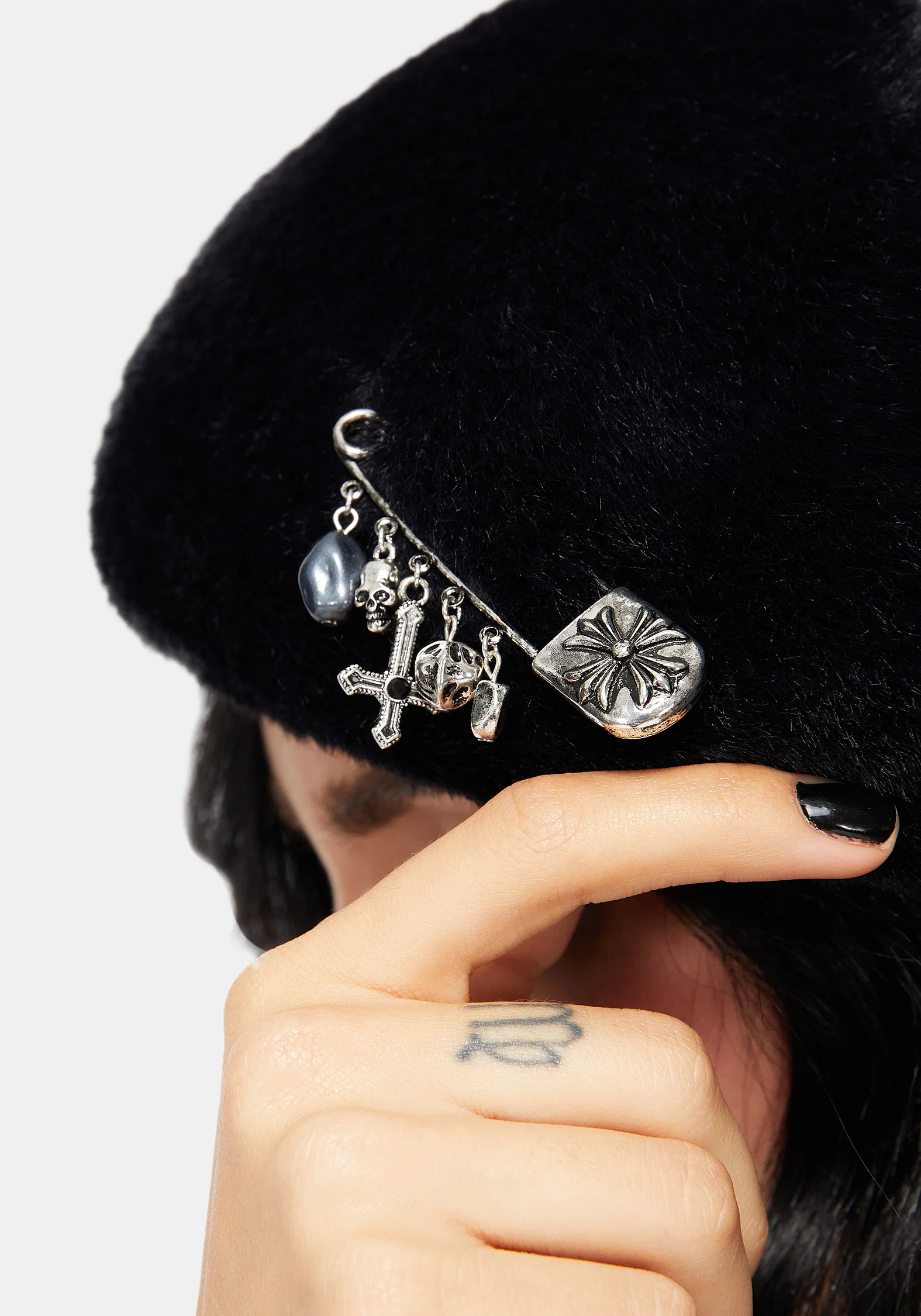 Selena Beret - Image 6