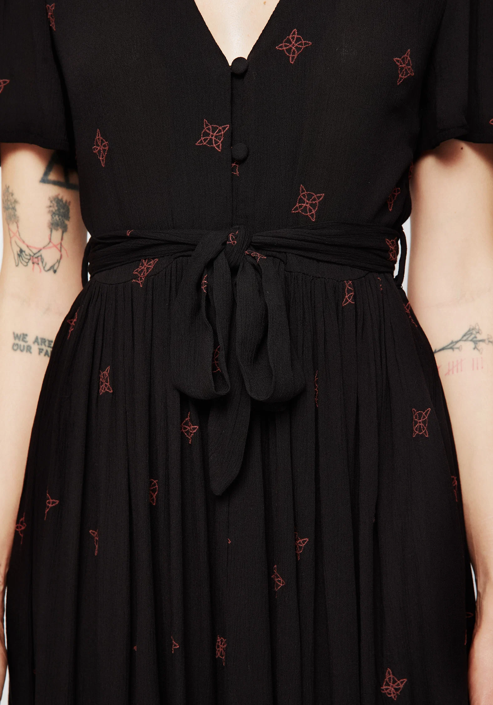 Sublime Witches Knot Embroidered Button Up Midi Dress - Image 2