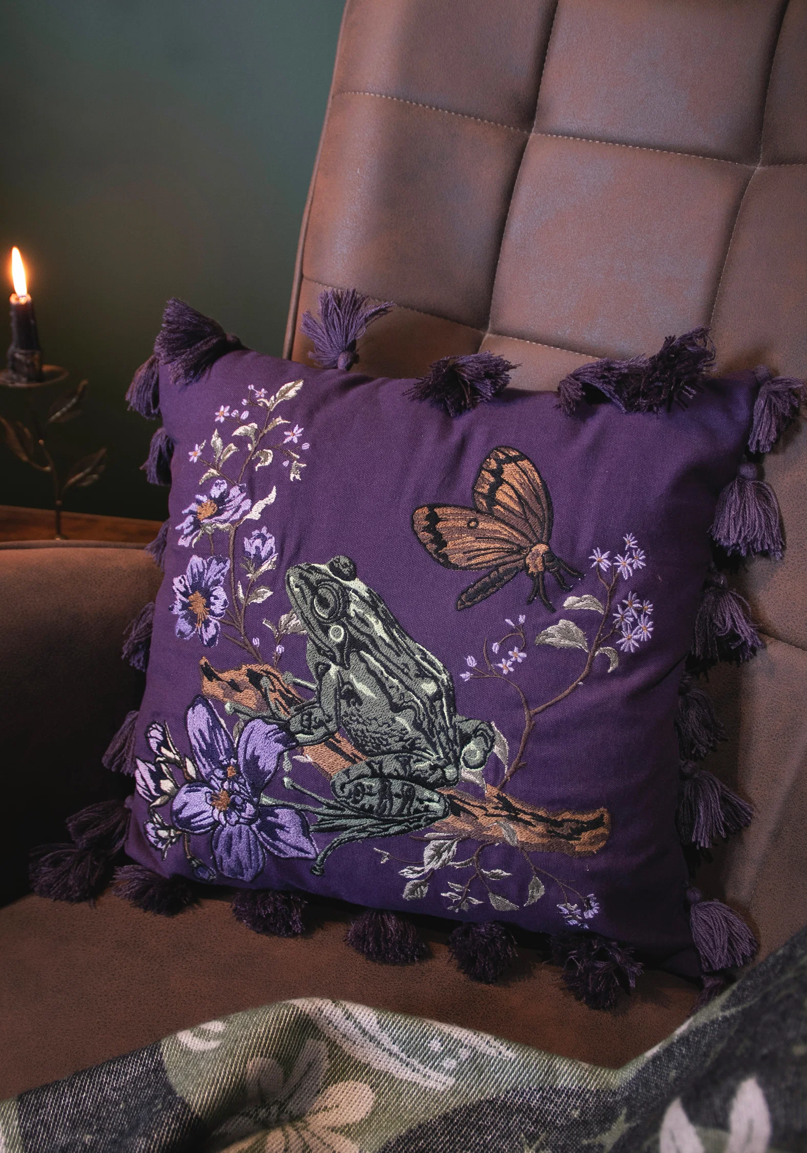 Toadstone Frog Tassel Edge Square Cushion - Image 2