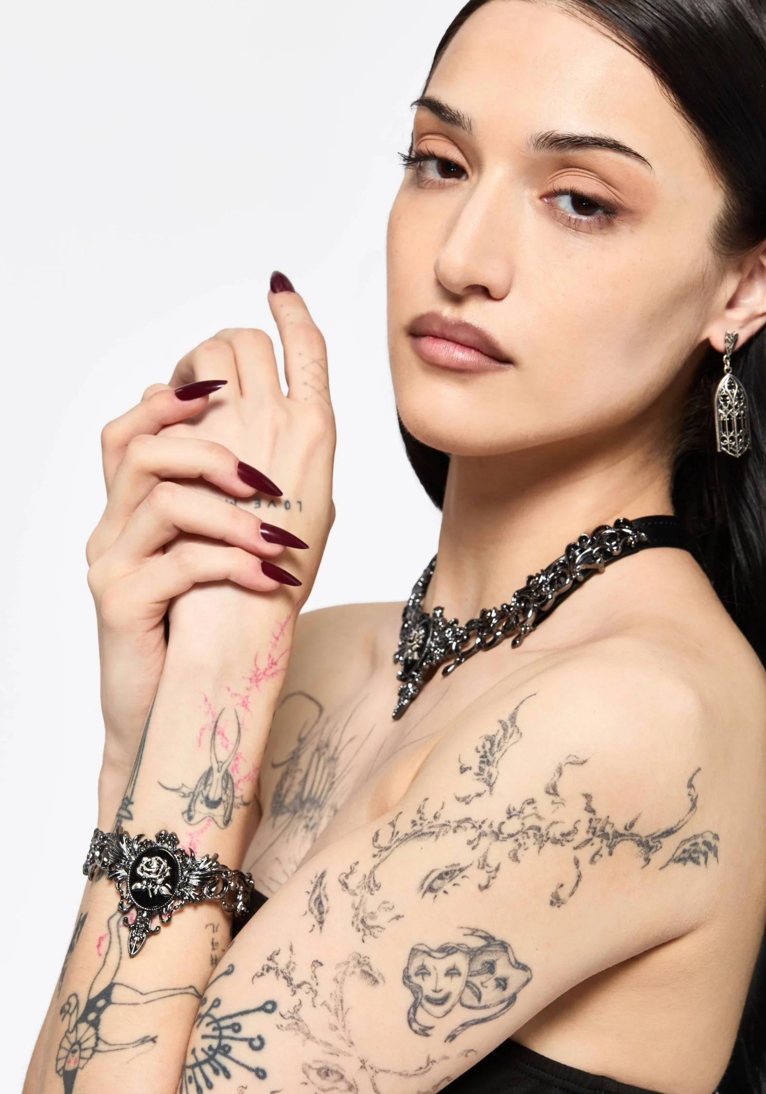 Velthra Rose Cameo Cuff - Image 3