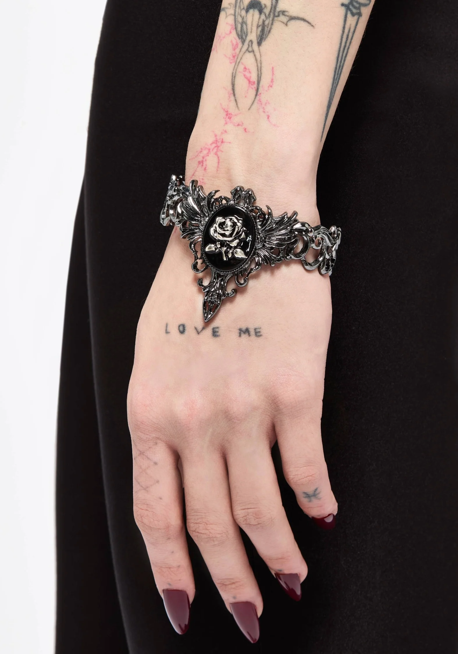 Velthra Rose Cameo Cuff - Image 5