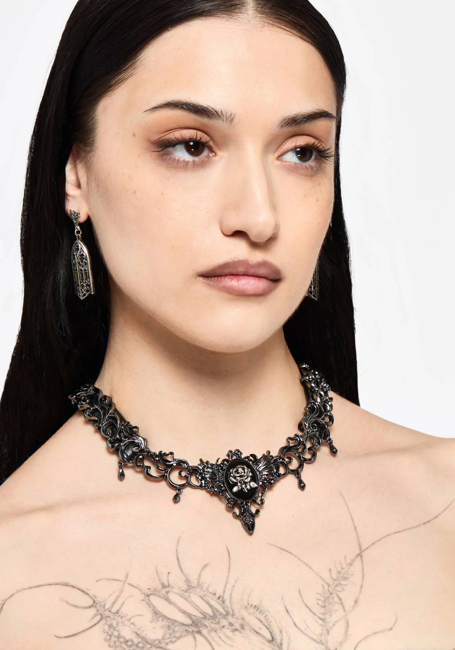 Velthra Rose Cameo Necklace - Image 4