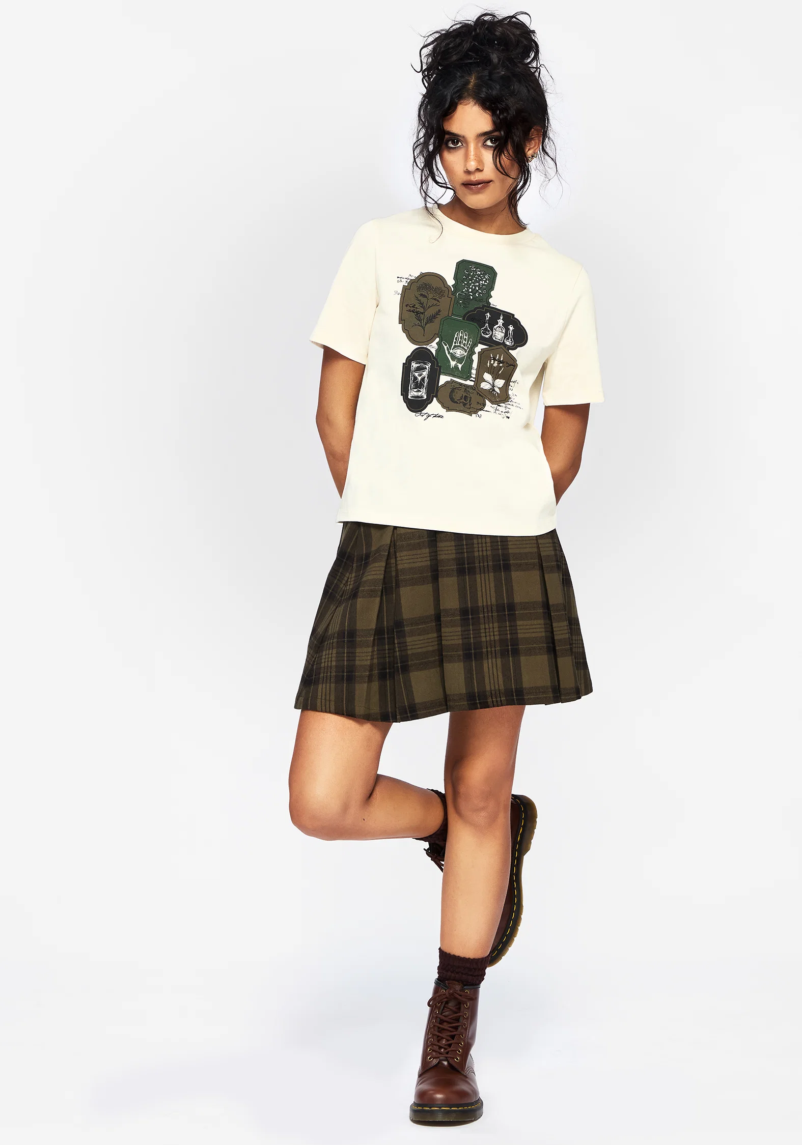 Wicce Stamp Graphic Short Sleeve T-Shirt - Image 5